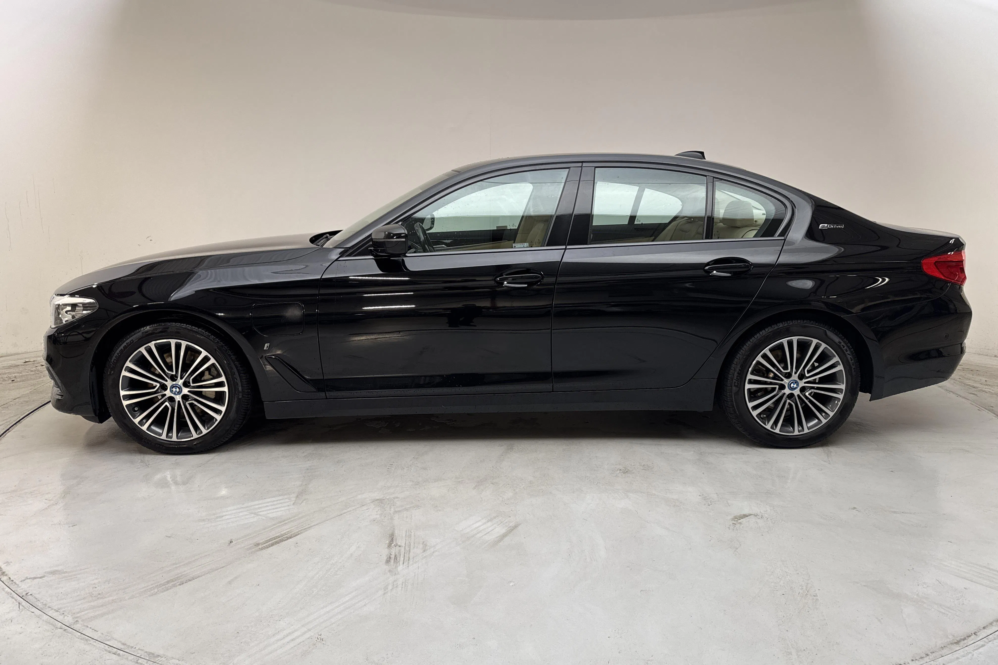 Presentation photo 2 of 16: BMW 530e iPerformance Sedan, G30 (252hk) - 145 620 km - Automatic - black - 2019