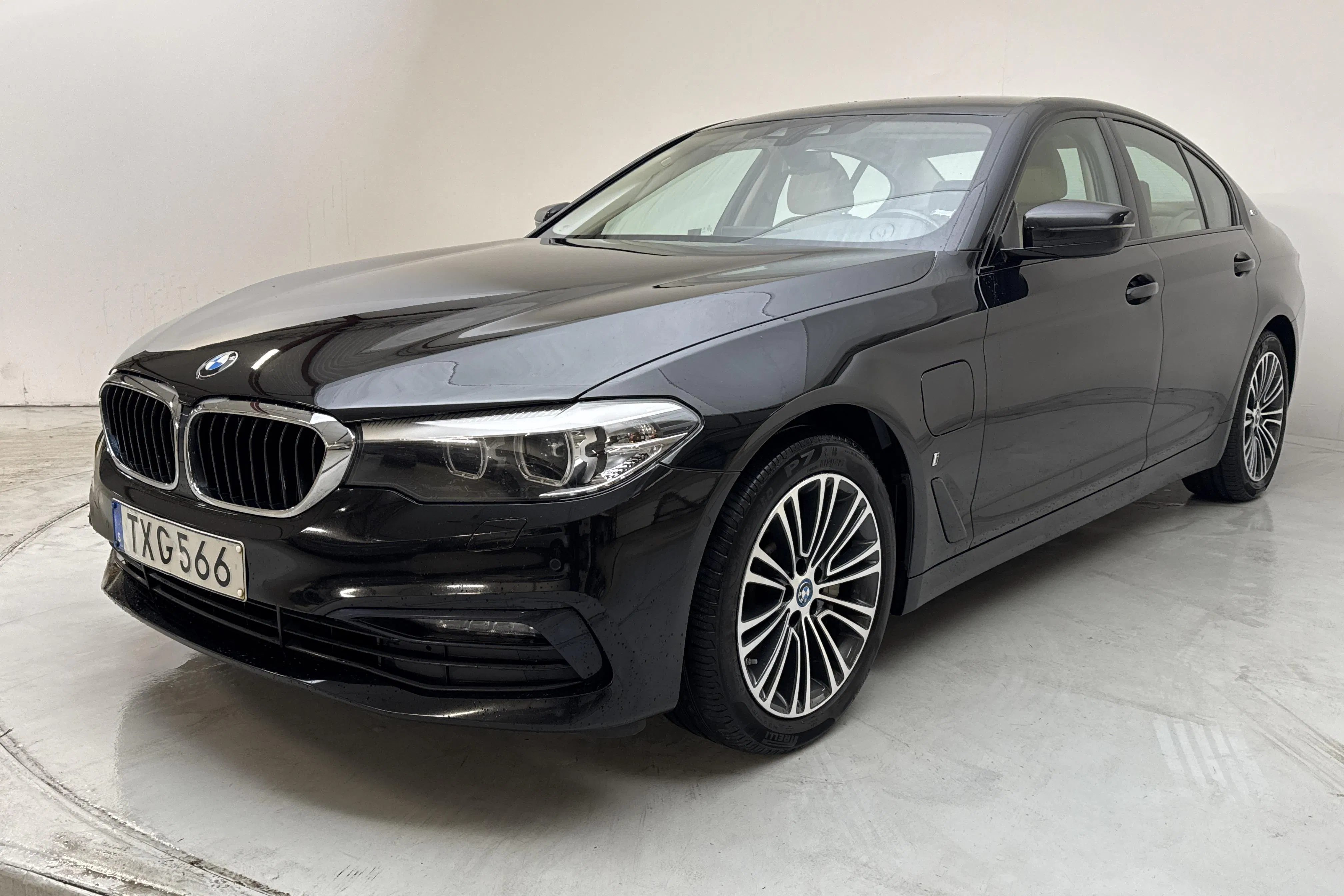 Presentation photo 1 of 16: BMW 530e iPerformance Sedan, G30 (252hk) - 145 620 km - Automatic - black - 2019