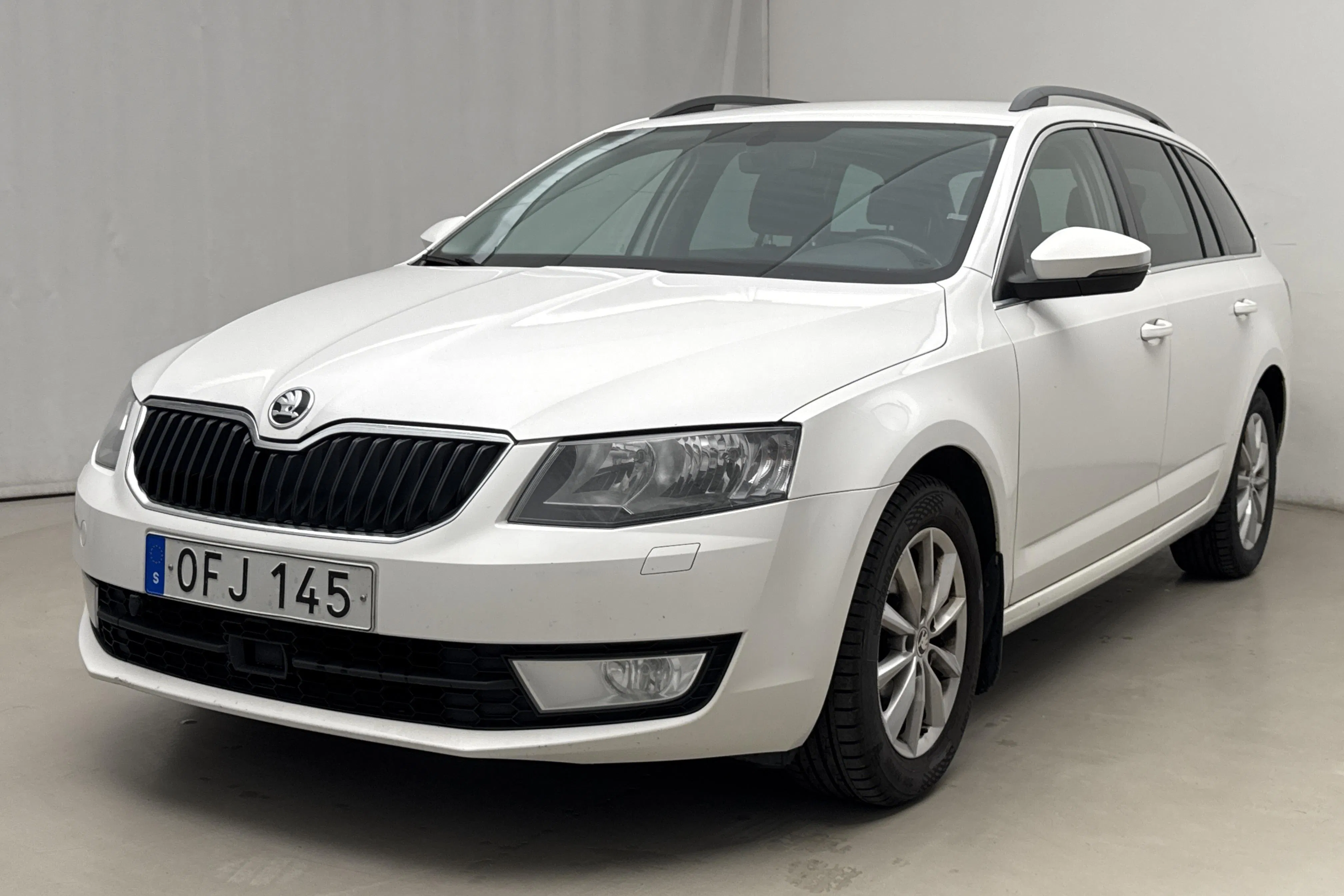 Presentation photo 1 of 17: Skoda Octavia III 1.4 TSI G-TEC Combi (110hk) - 279 940 km - Automatic - white - 2017