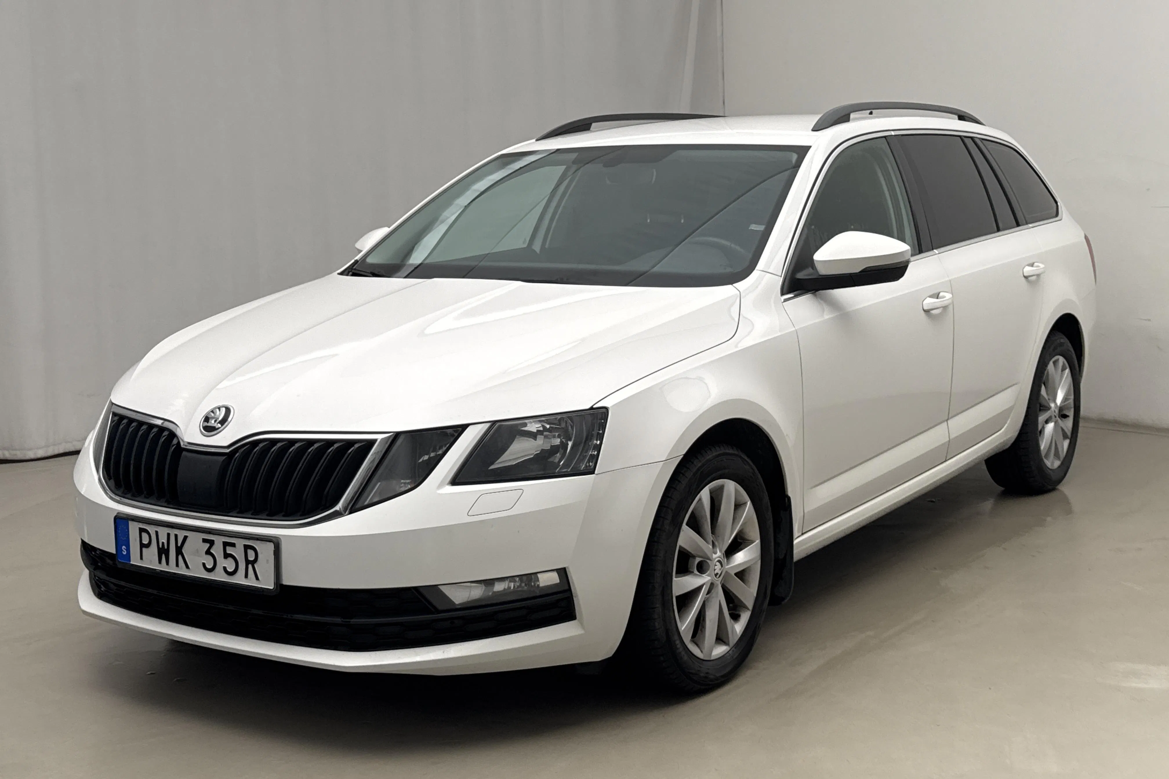 Presentationsfoto 1 av 18: Skoda Octavia III 1.6 TDI Combi (115hk) - 24 561 mil - Automat - vit - 2019