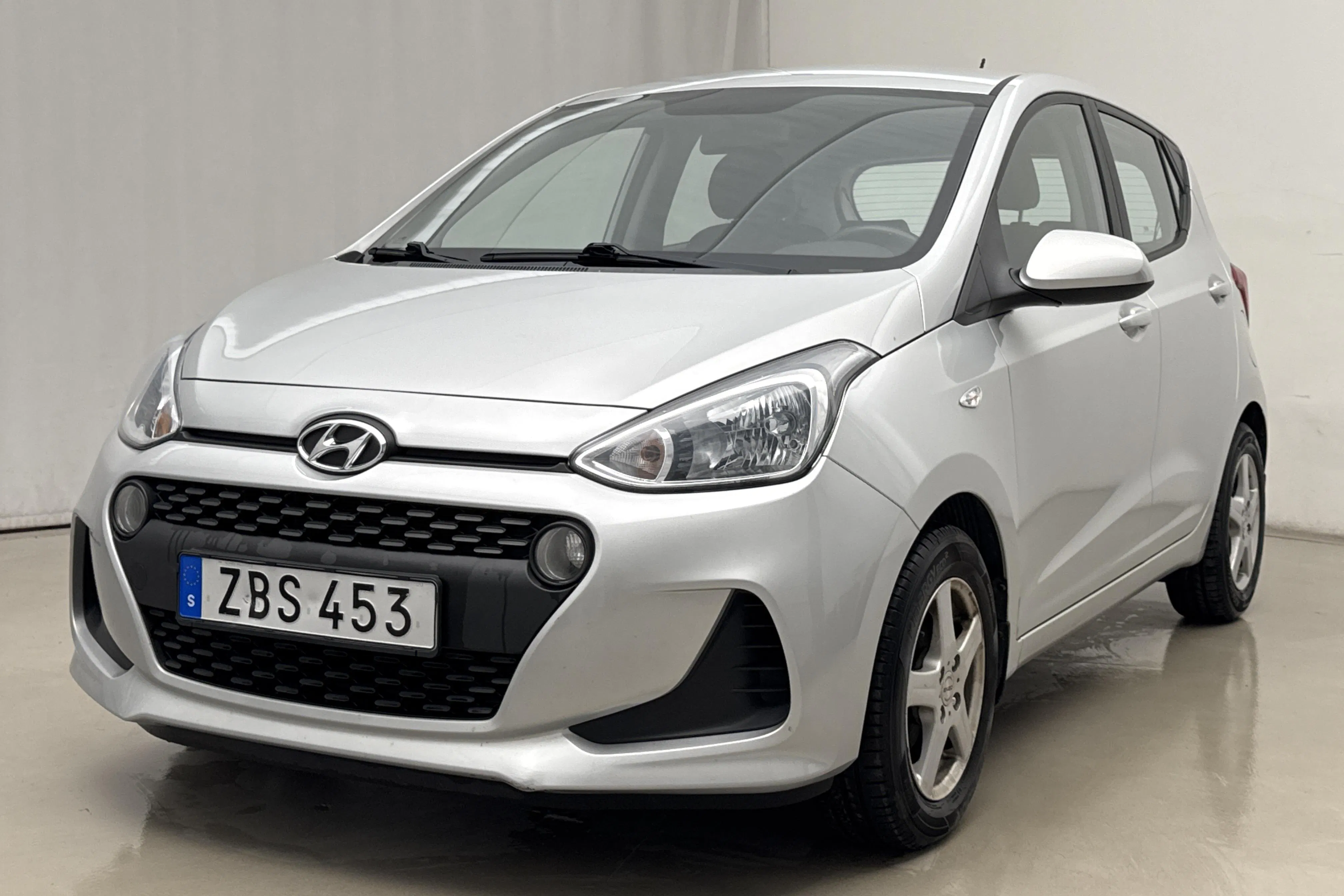 Presentation photo 1 of 15: Hyundai i10 1.0 (66hk) - 94 330 km - Manual - silver - 2018