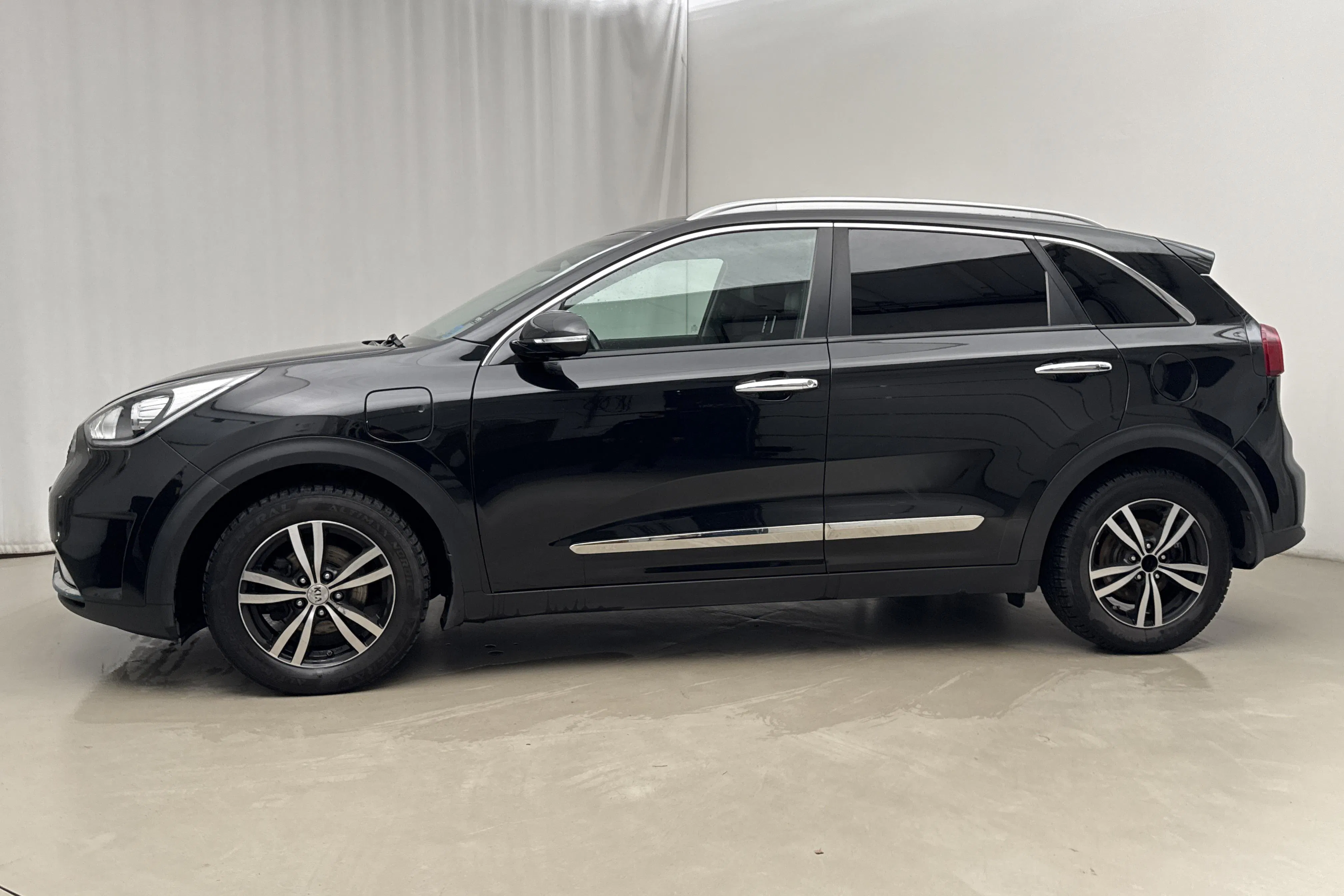 Presentationsfoto 2 av 22: KIA Niro Plug-in Hybrid 1.6 (141hk) - 12 525 mil - Automat - svart - 2018