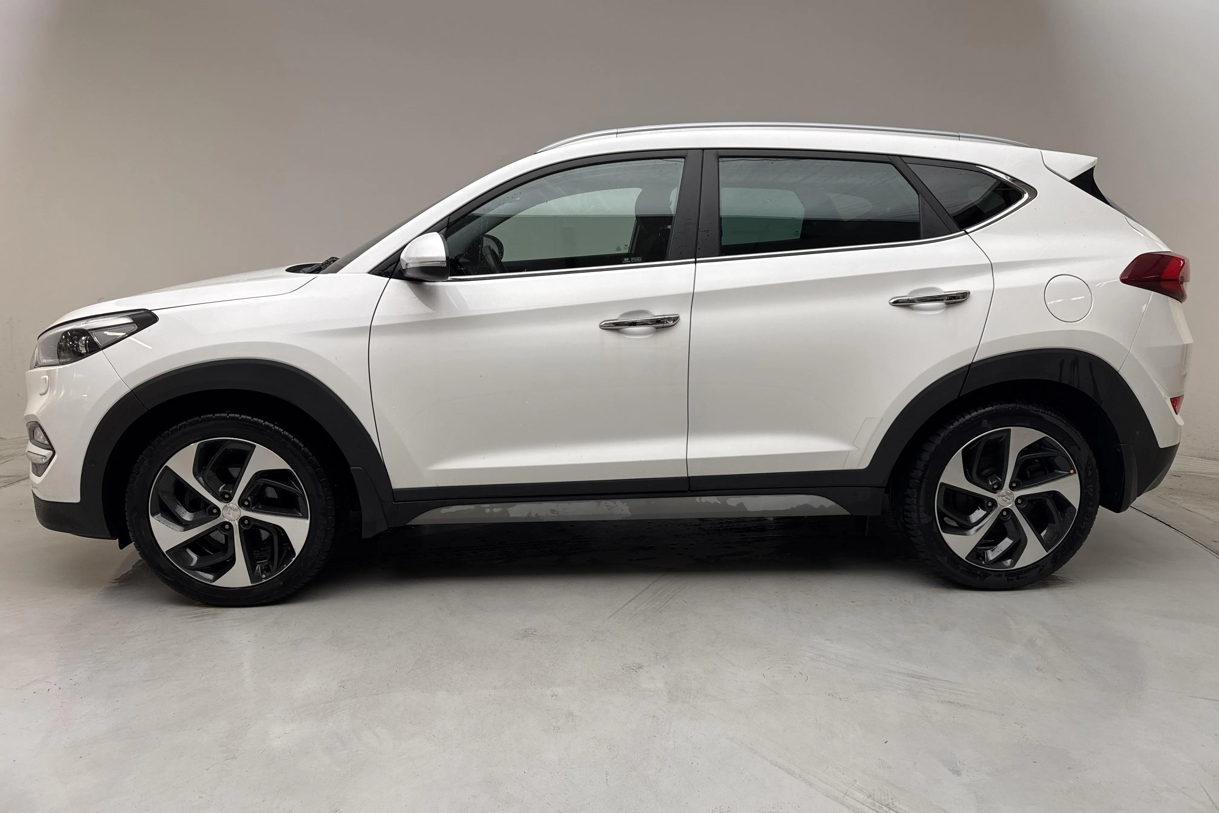 Presentation photo 2 of 14: Hyundai Tucson 1.6 T-GDI 4WD (177hk) - 50 550 km - Automatic - white - 2018