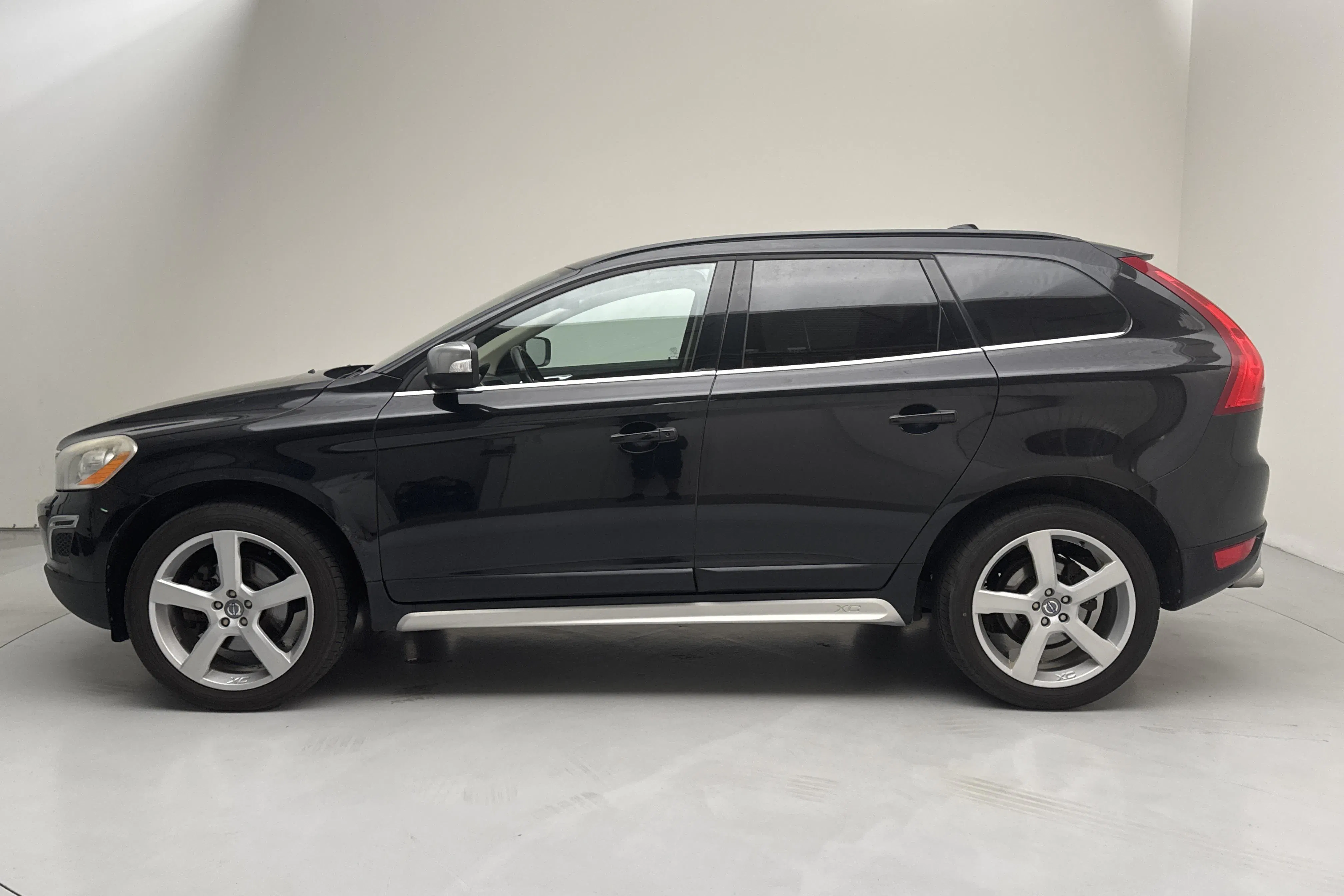 Presentation photo 2 of 14: Volvo XC60 D4 AWD (163hk) - 256 230 km - Automatic - black - 2013