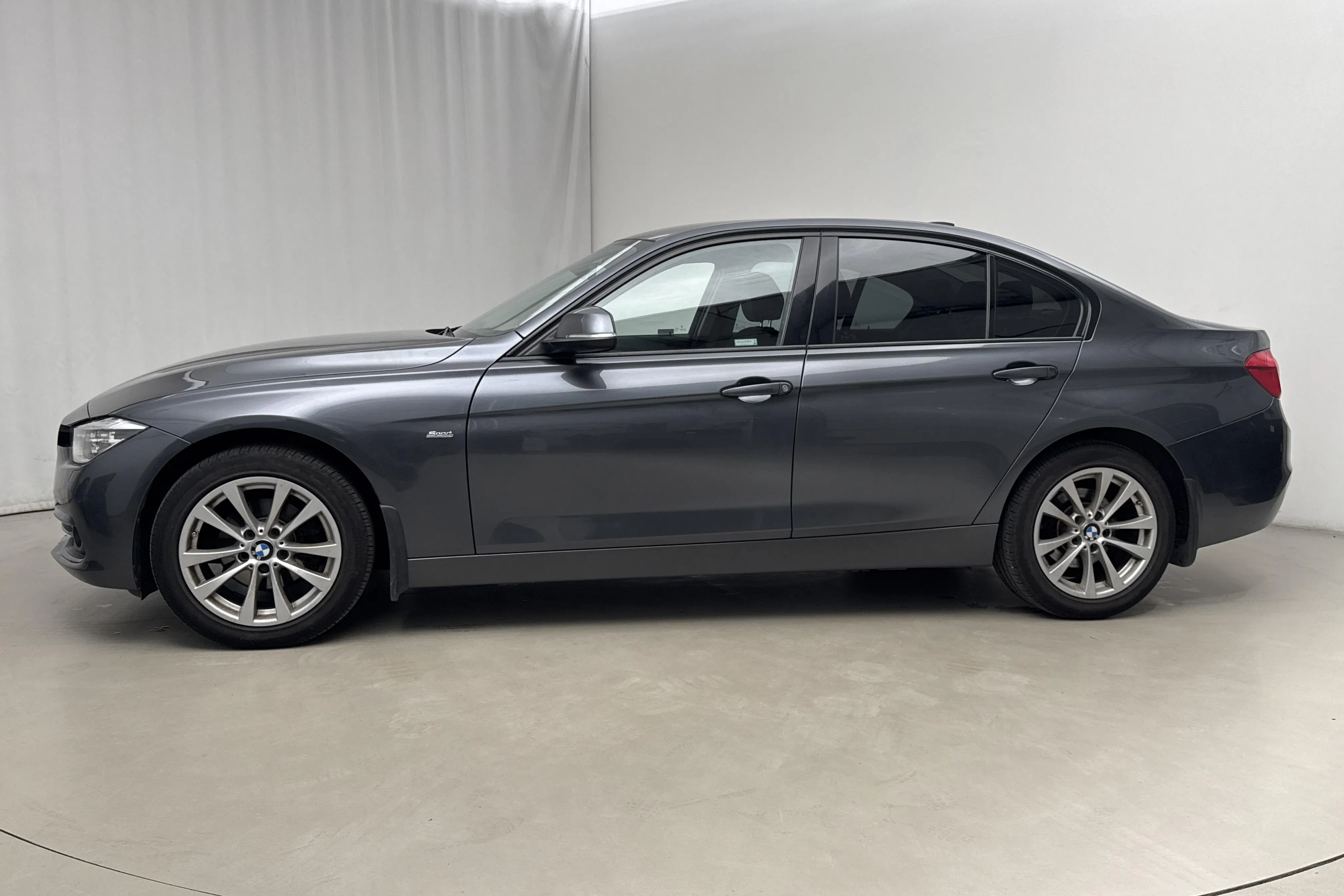 Presentation photo 2 of 15: BMW 320i xDrive Sedan, F30 (184hk) - 132 480 km - Automatic - gray - 2018