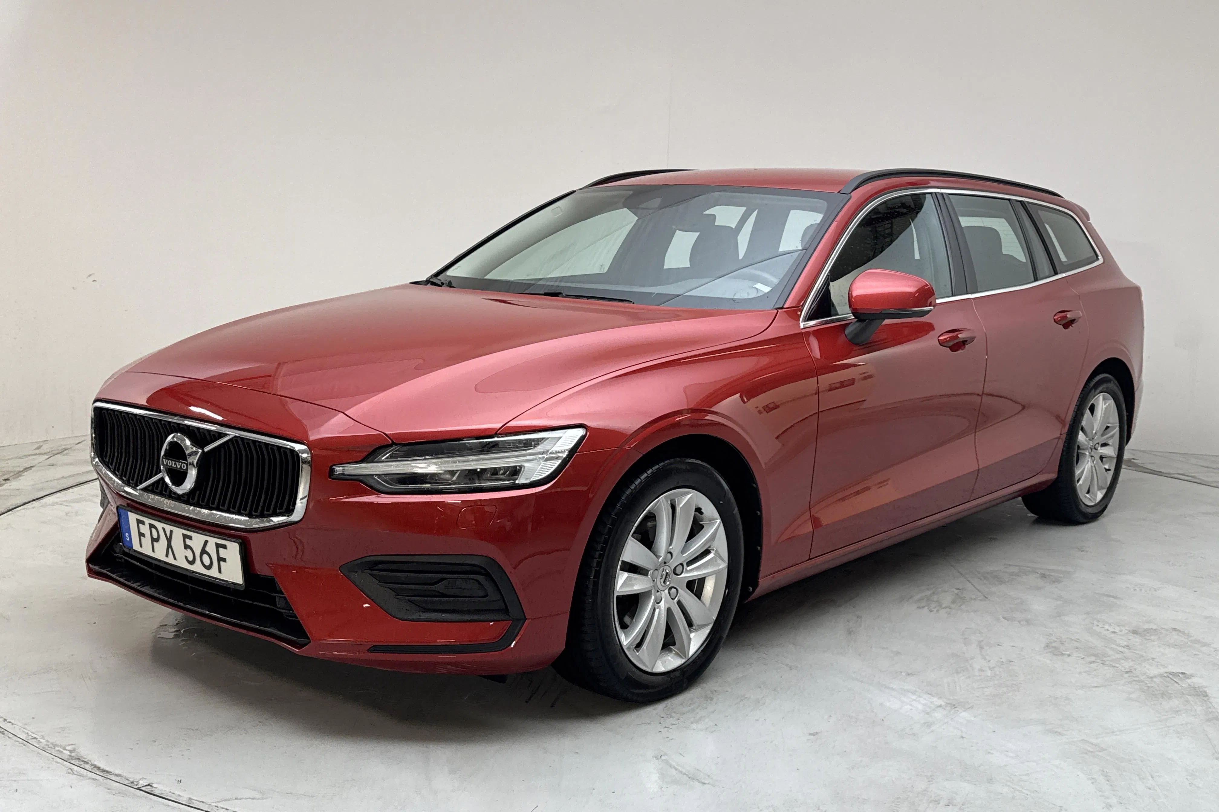Presentation photo 1 of 15: Volvo V60 B4 Mildhybrid, Bensin (197hk) - 97 070 km - Automatic - red - 2022