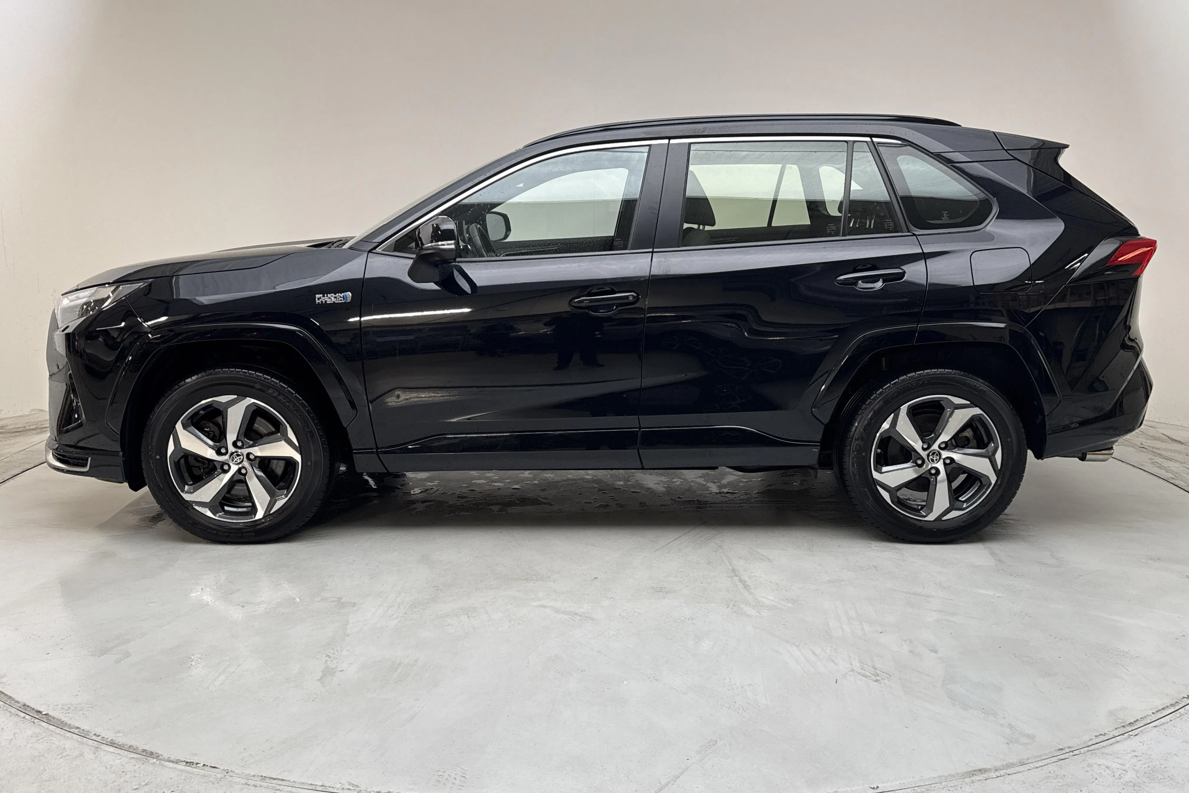Presentation photo 2 of 17: Toyota RAV4 2.5 Plug-in Hybrid AWDi (306hk) - 53 980 km - Automatic - black - 2023