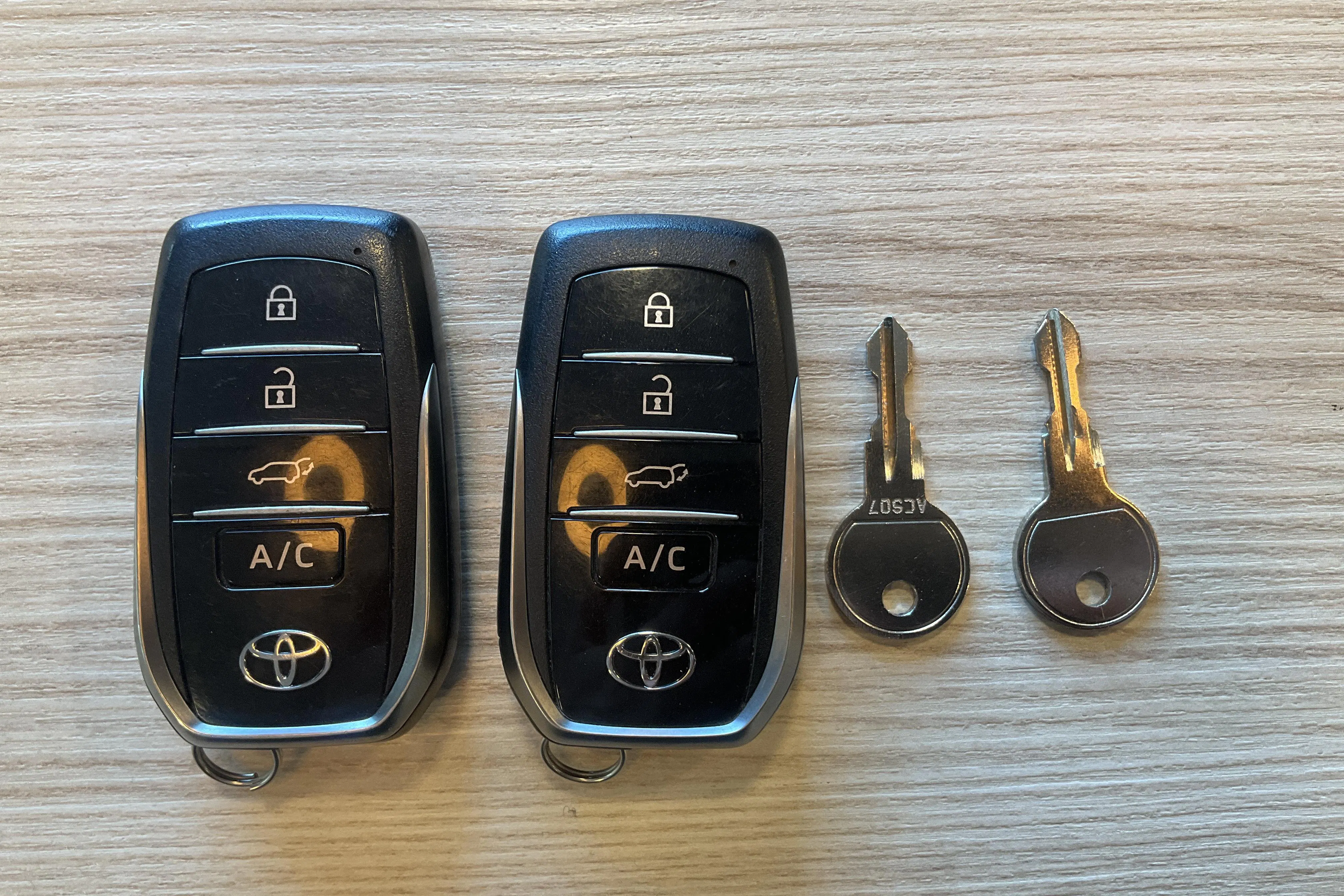 Presentation photo 17 of 17: Toyota RAV4 2.5 Plug-in Hybrid AWDi (306hk) - 53 980 km - Automatic - black - 2023