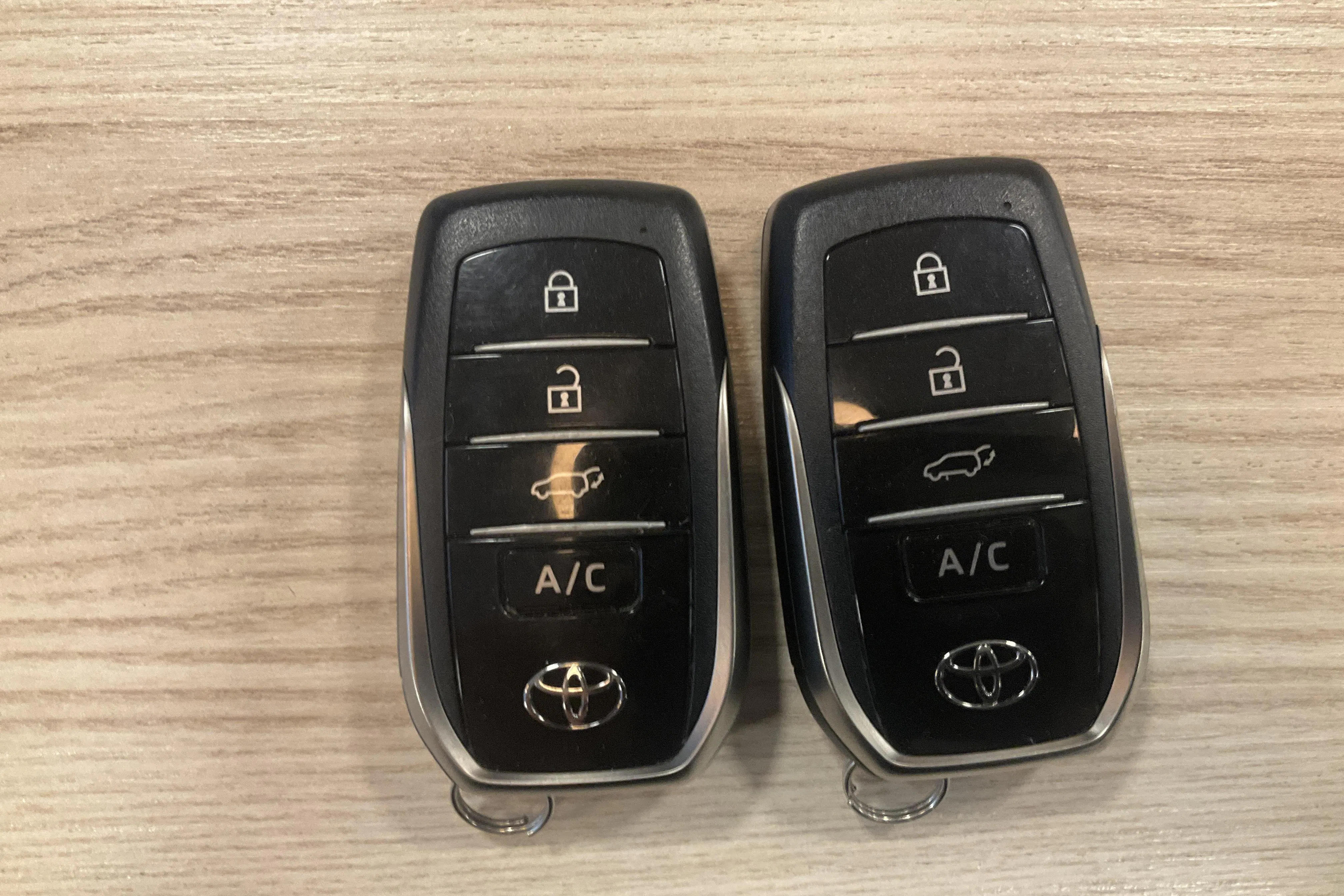 Presentationsfoto 17 av 17: Toyota RAV4 2.5 Plug-in Hybrid AWDi (306hk) - 10 381 mil - Automat - silver - 2023