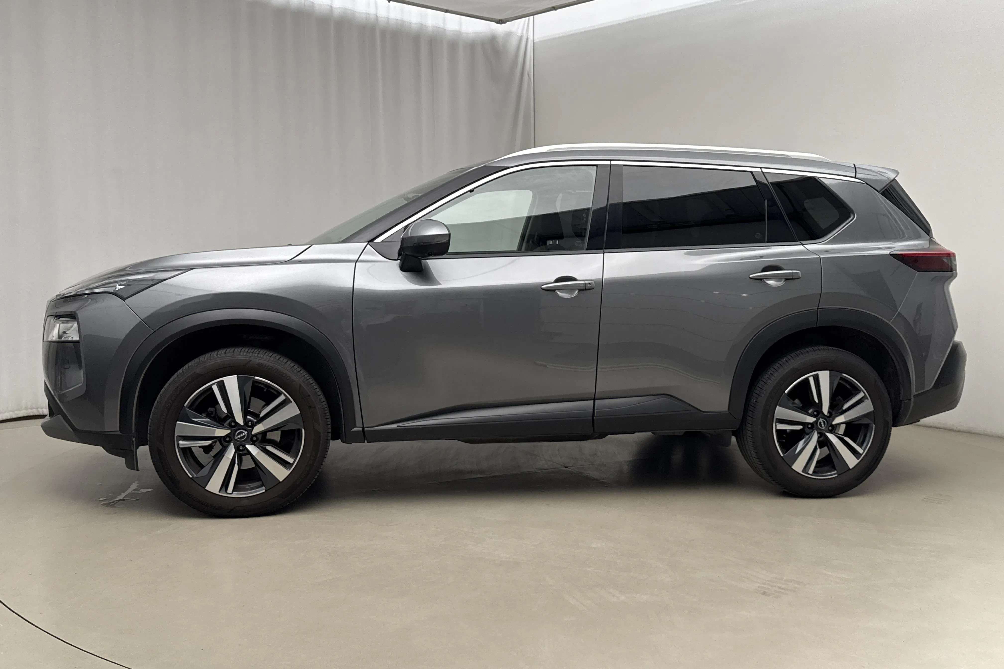 Presentation photo 2 of 24: Nissan X-Trail MHEV (160hk) - 30 470 km - Automatic - gray - 2023