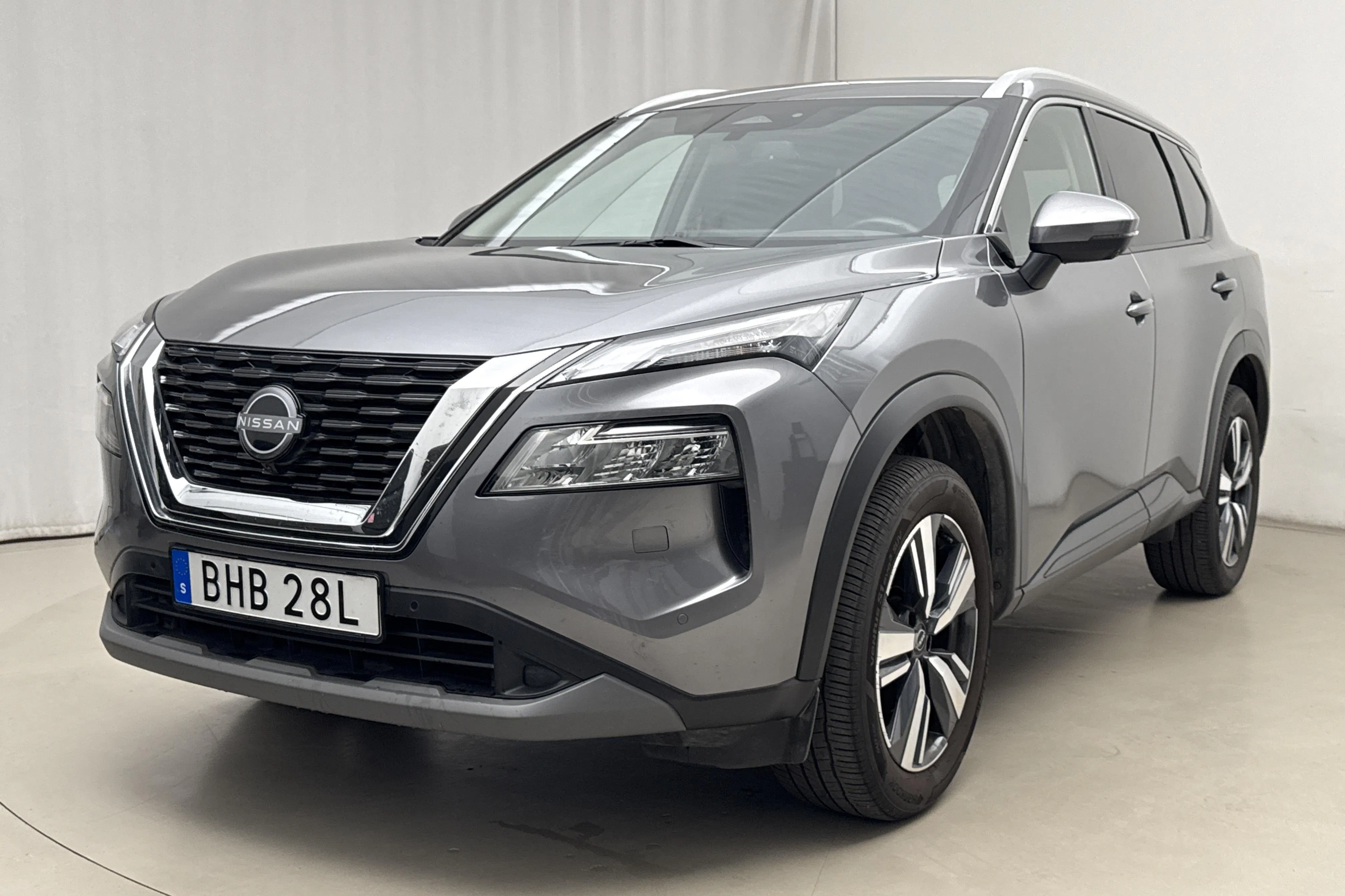 Presentation photo 1 of 24: Nissan X-Trail MHEV (160hk) - 30 470 km - Automatic - gray - 2023