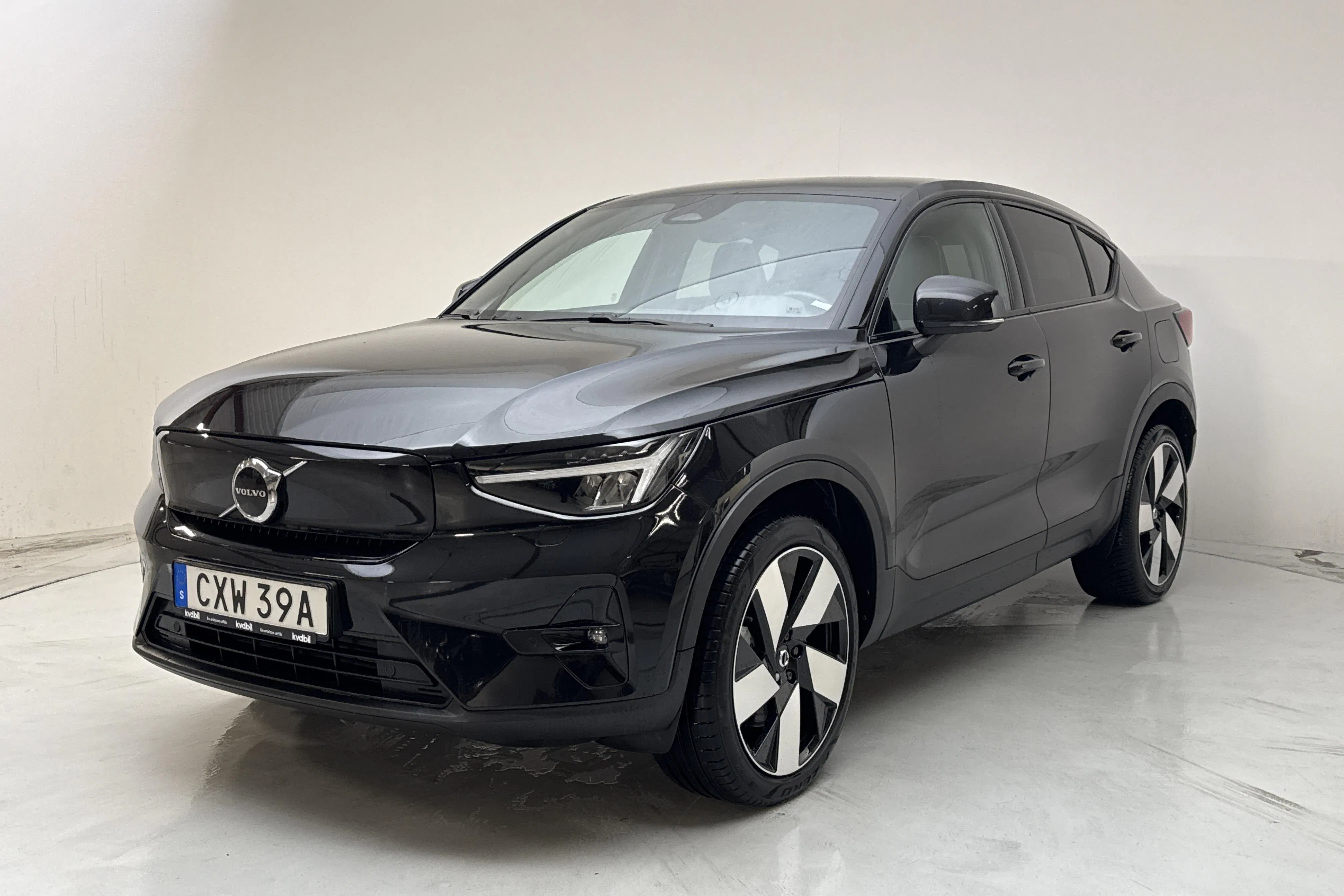 Presentationsfoto 1 av 19: Volvo C40 Recharge (231hk) - 9 824 mil - Automat - svart - 2023