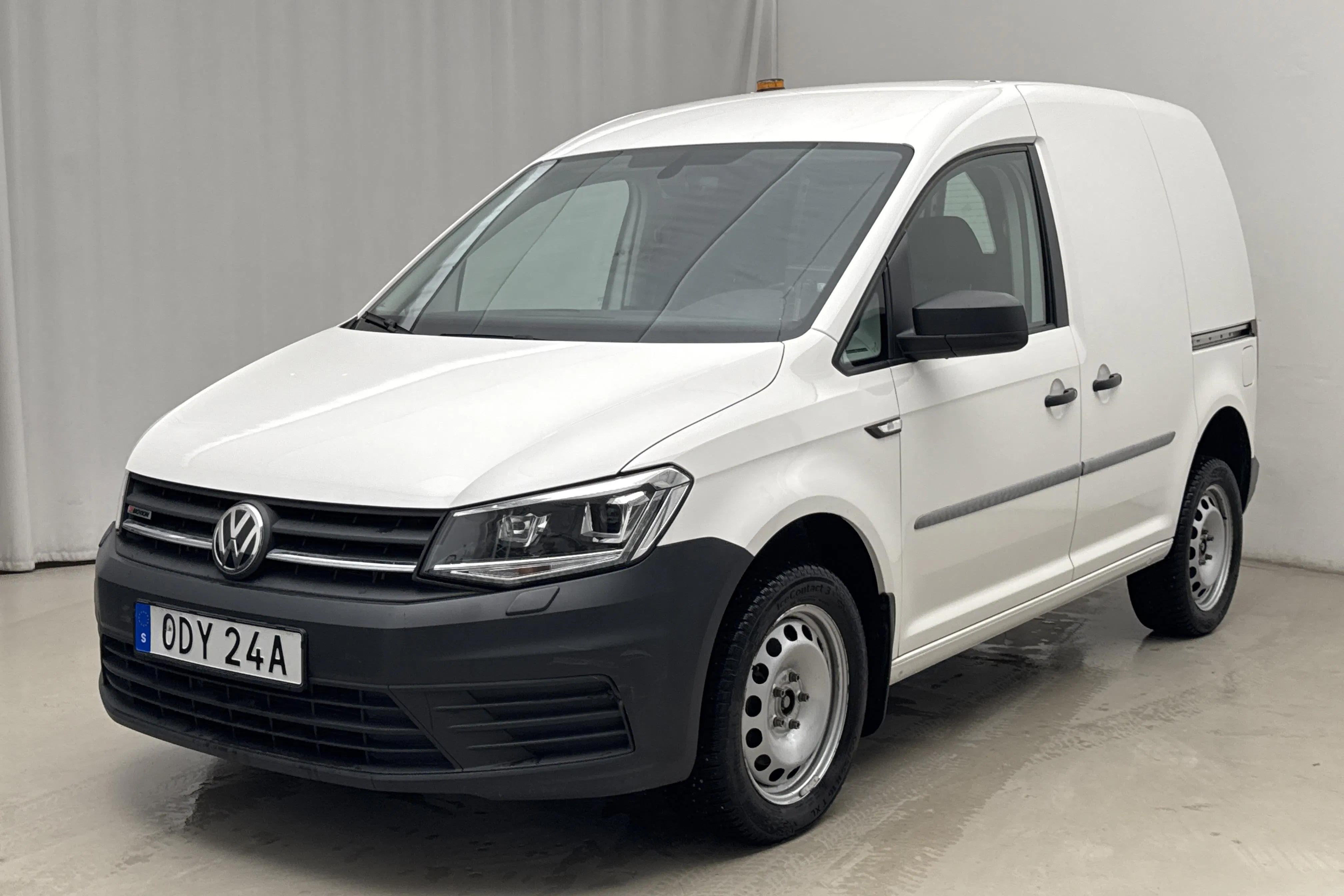 Presentationsfoto 1 av 17: VW Caddy 2.0 TDI Skåp 4MOTION (150hk) - 2 647 mil - Automat - vit - 2020
