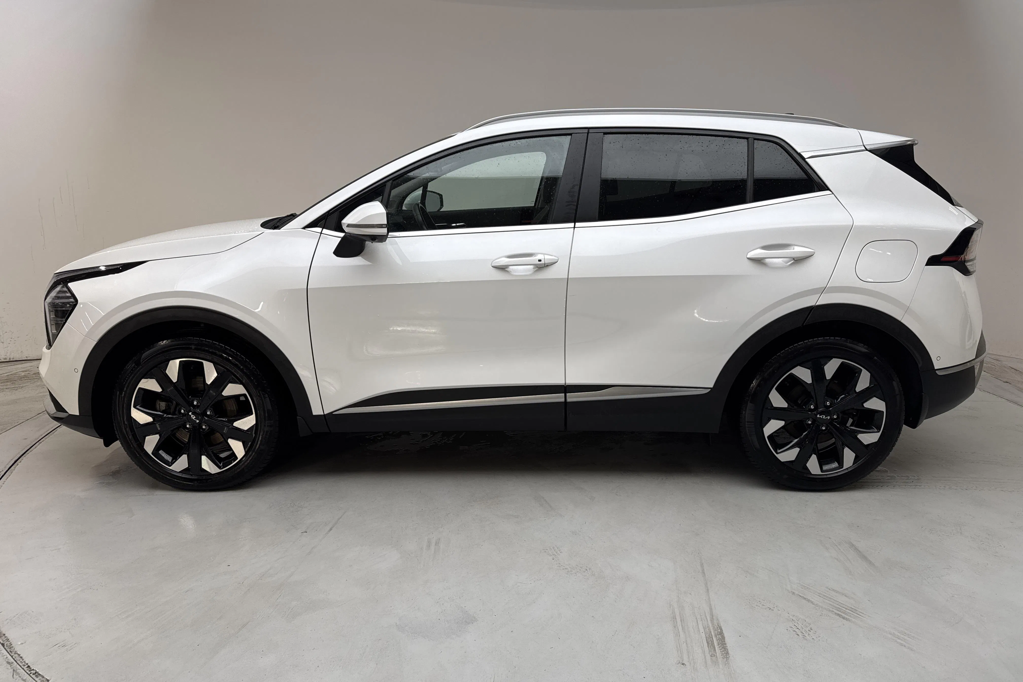 Presentation photo 2 of 15: KIA Sportage PHEV AWD (265hk) - 86 590 km - Automatic - white - 2023
