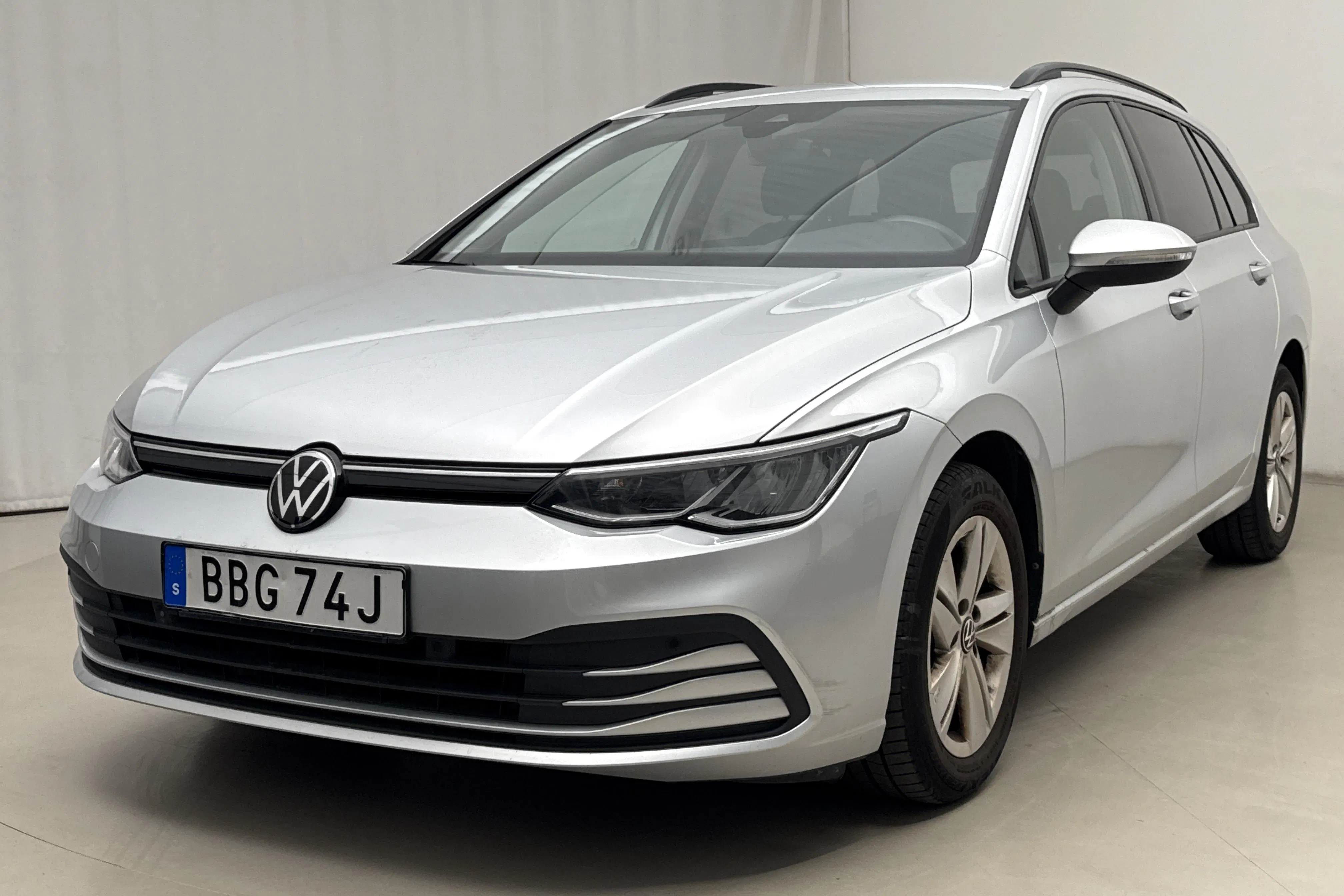 Presentation photo 1 of 17: VW Golf VIII 1.5 eTSI Sportscombi (130hk) - 92 500 km - Automatic - silver - 2022