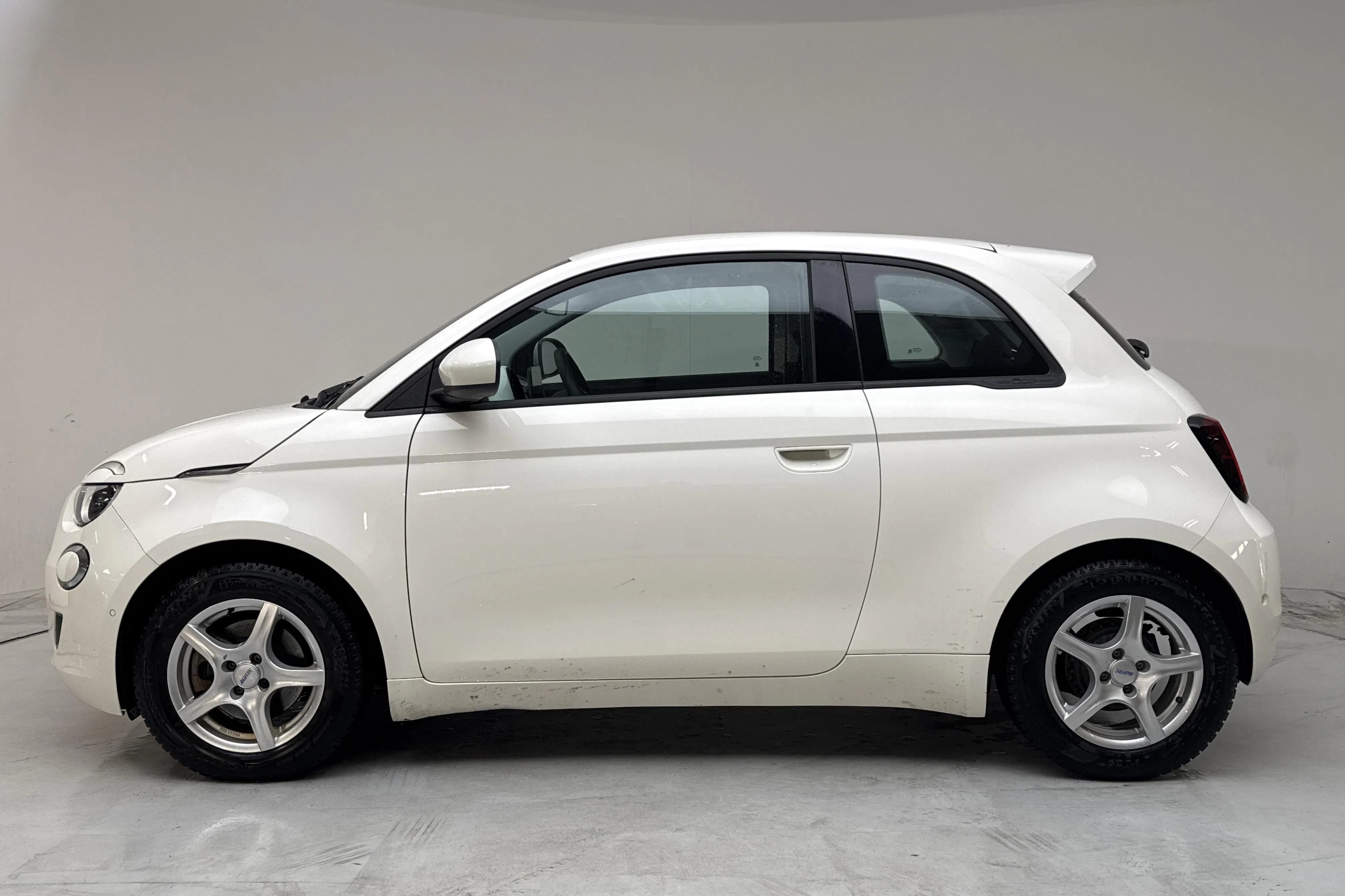Presentation photo 2 of 15: Fiat 500e (118hk) - 21 520 km - Automatic - white - 2023