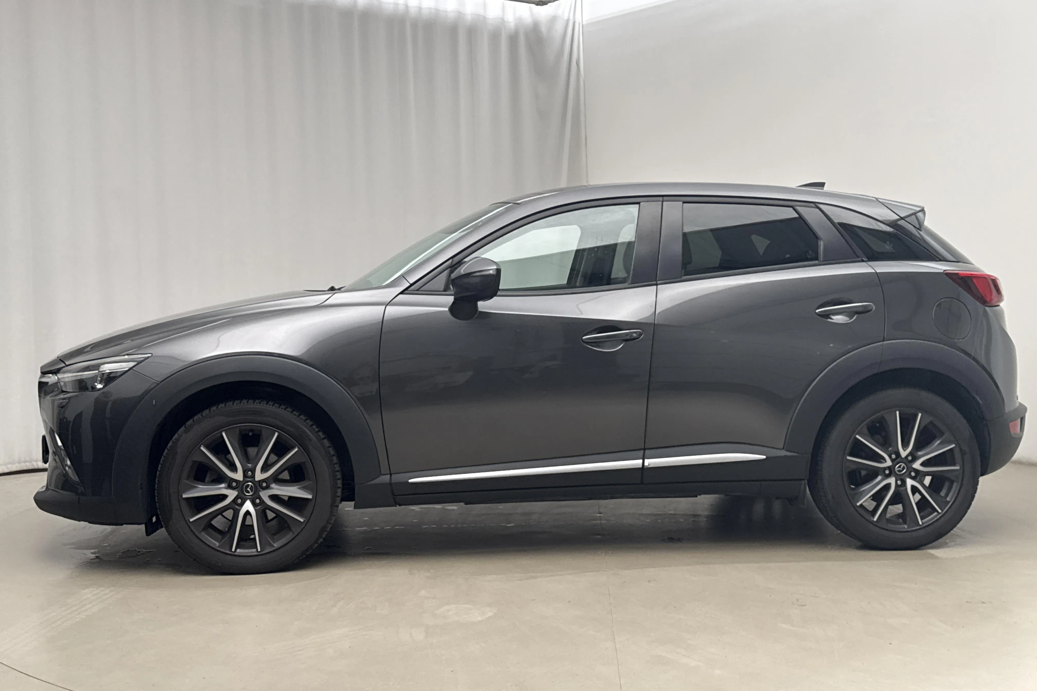Presentationsfoto 2 av 18: Mazda CX-3 2.0 AWD (150hk) - 8 052 mil - Automat - grå - 2018