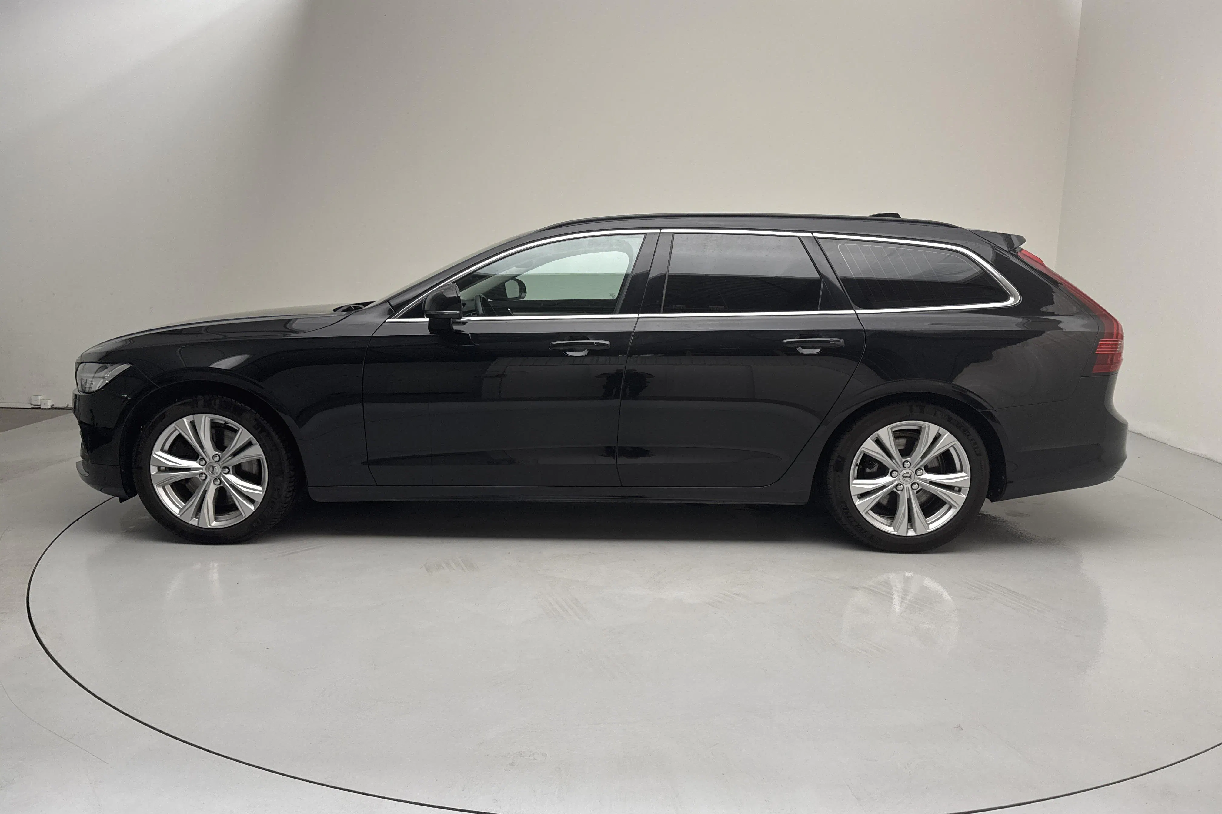 Presentation photo 2 of 16: Volvo V90 B4 AWD Mildhybrid, Diesel (190hk) - 158 700 km - Automatic - black - 2022
