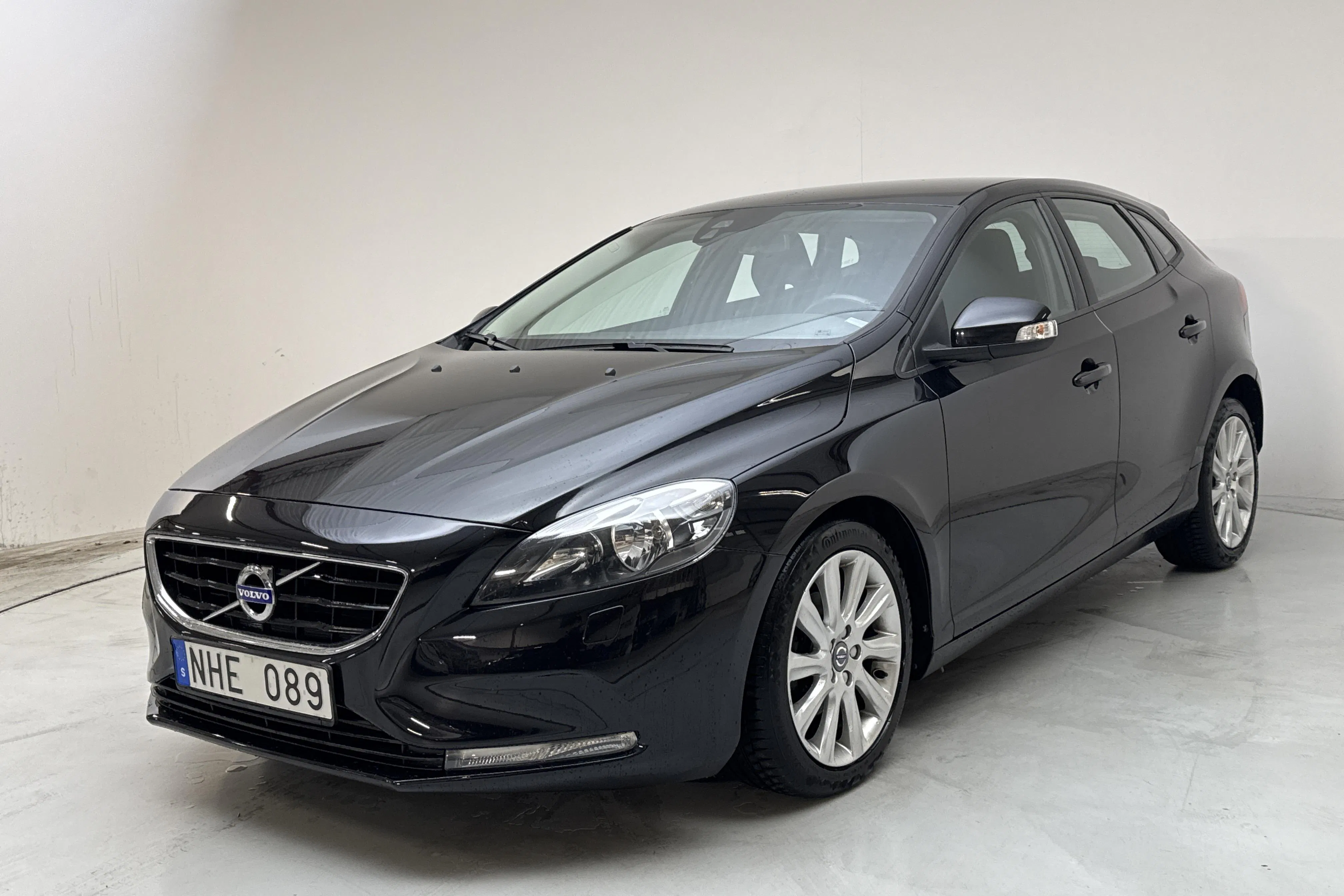 Presentationsfoto 1 av 14: Volvo V40 D2 (115hk) - 7 628 mil - Manuell - svart - 2014
