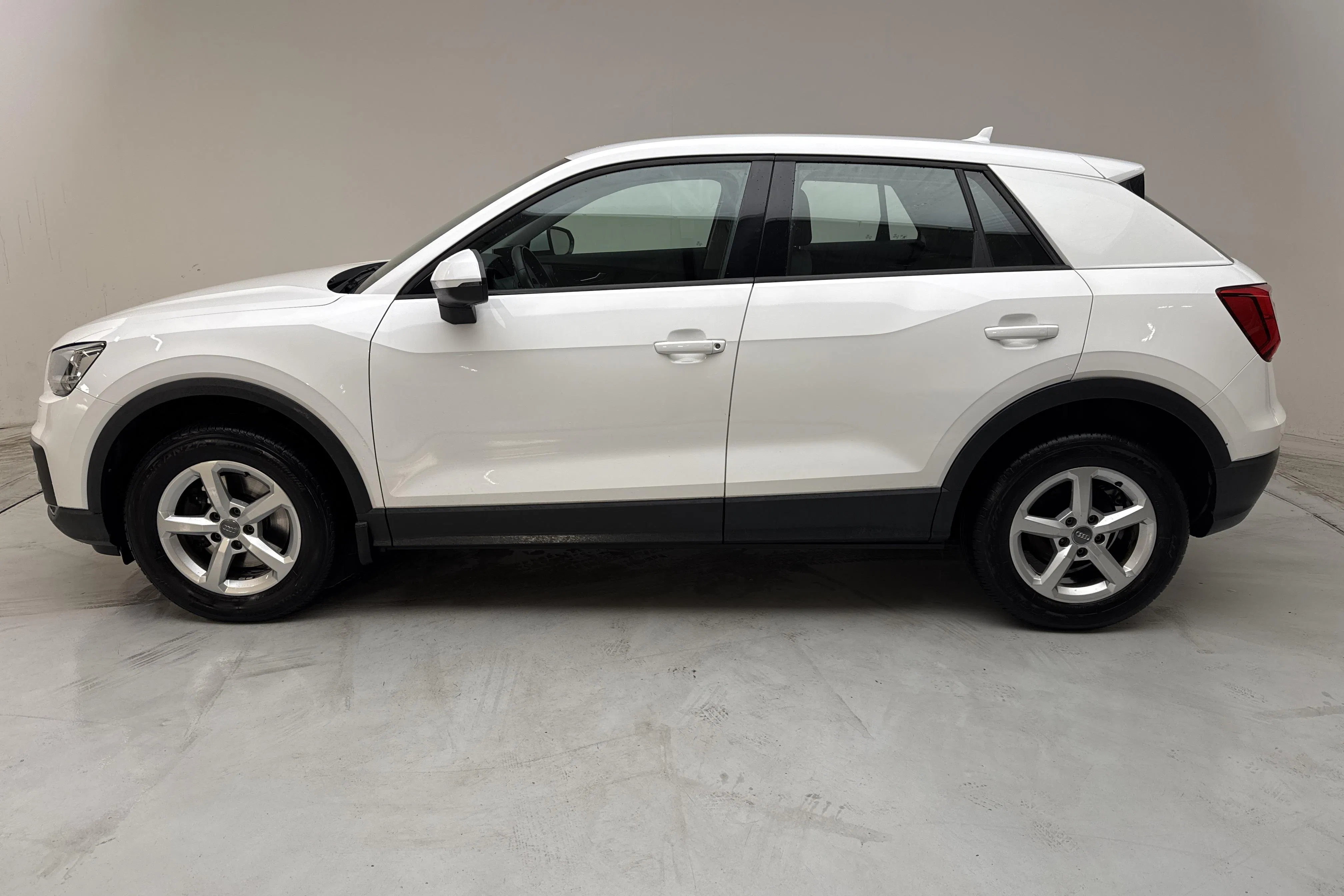 Presentation photo 2 of 12: Audi Q2 1.0 TFSI (116hk) - 130 460 km - Manual - white - 2018