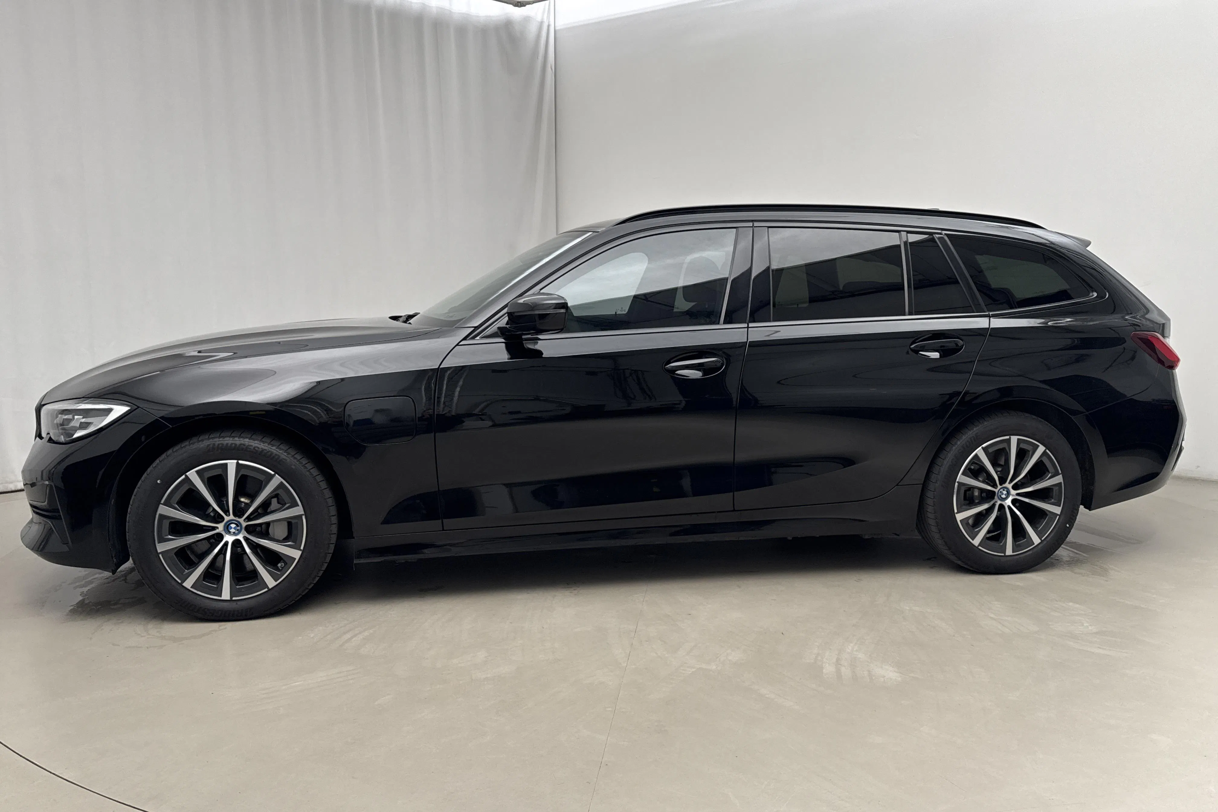 Presentation photo 2 of 19: BMW 330e Touring, G21 (292hk) - 112 970 km - Automatic - black - 2022