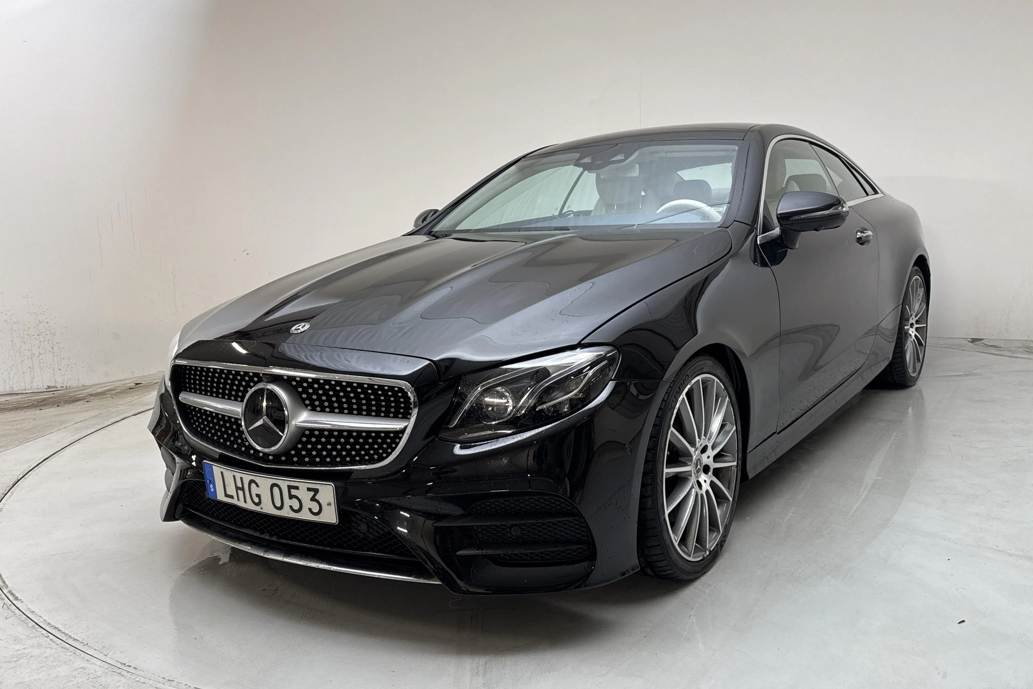 Presentationsfoto 1 av 18: Mercedes E 300 Coupé C238 (245hk) - 13 110 mil - Automat - svart - 2018