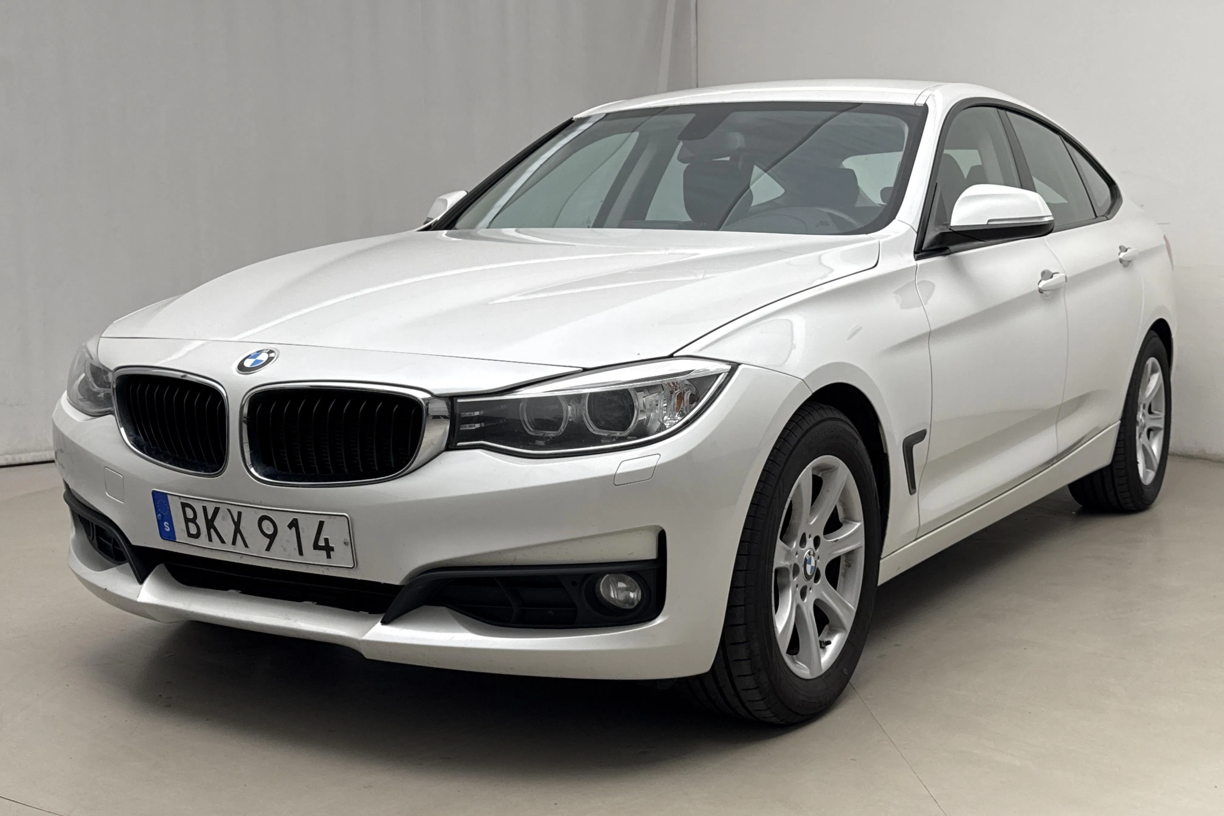 Presentationsfoto 1 av 17: BMW 320d GT xDrive, F34 (190hk) - 22 194 mil - Automat - vit - 2016