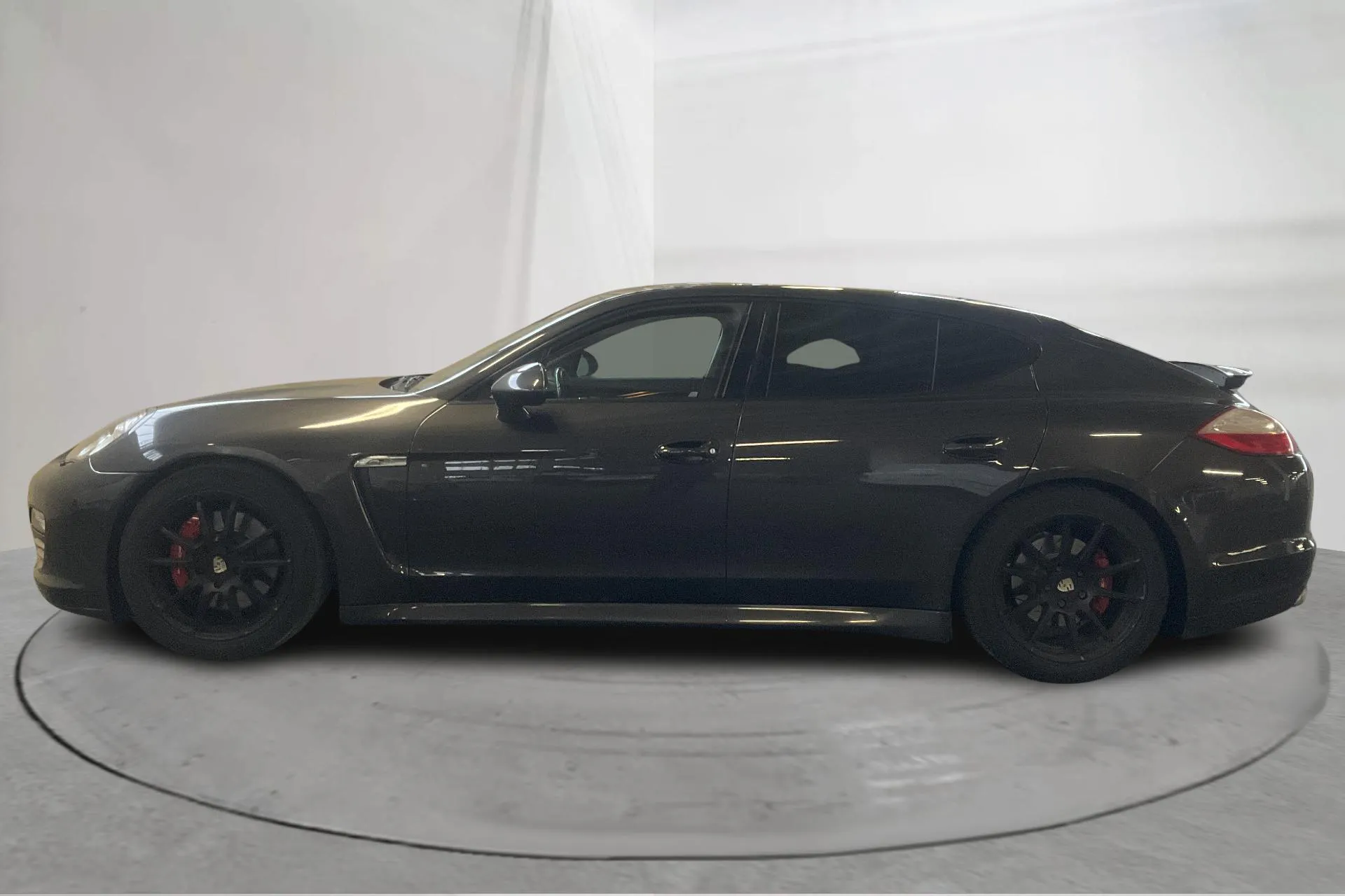 Presentationsfoto 2 av 15: Porsche Panamera 4 (300hk) - 12 596 mil - Automat - Mörkgrå - 2012