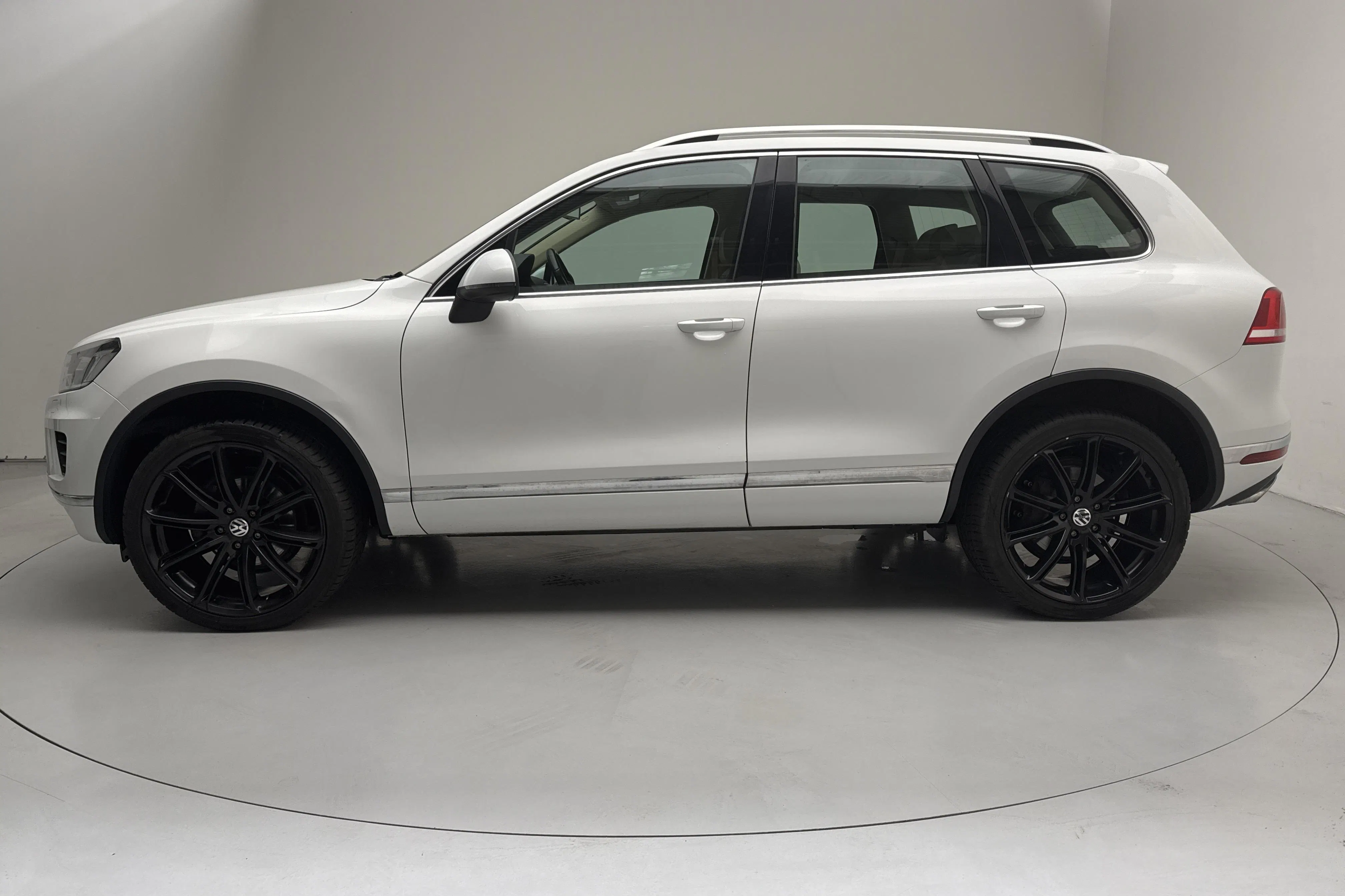 Presentationsfoto 2 av 14: VW Touareg 3.0 TDI BlueMotion Technology (204hk) - 15 198 mil - Automat - vit - 2016
