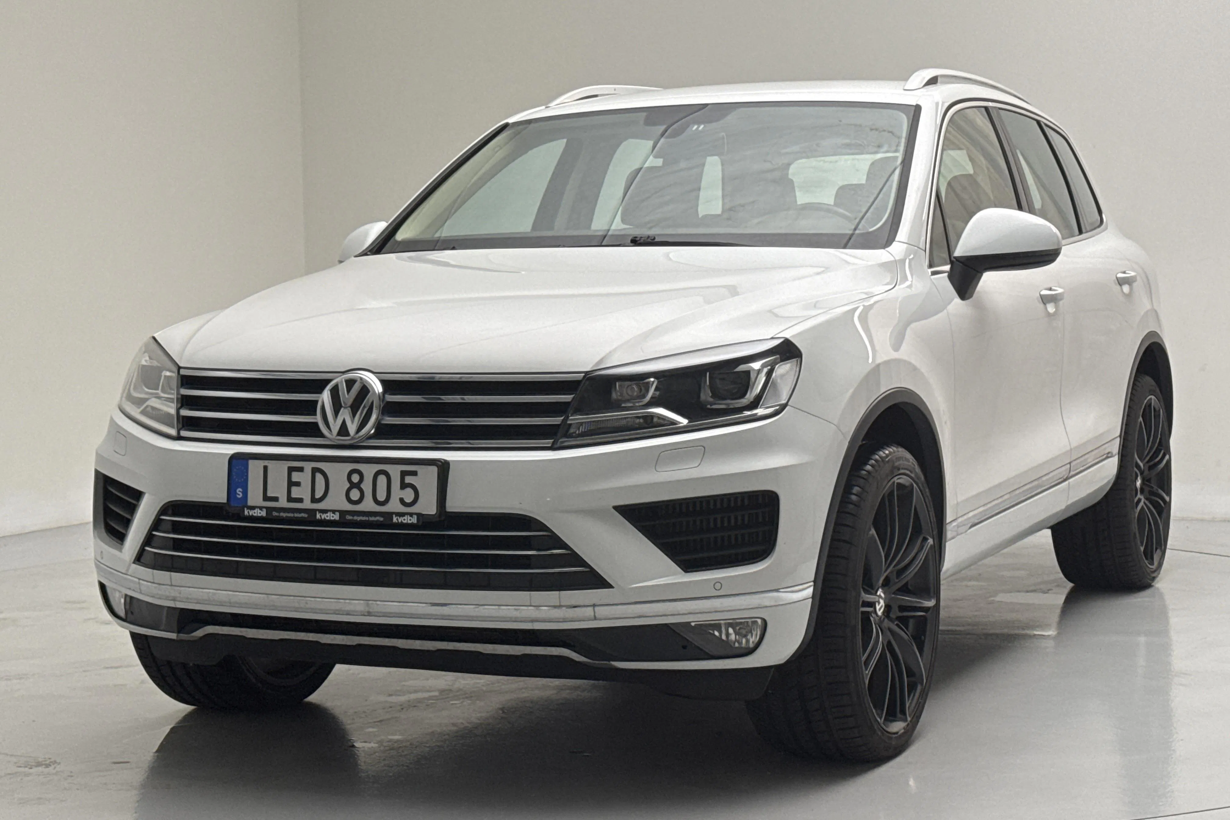 Presentationsfoto 1 av 14: VW Touareg 3.0 TDI BlueMotion Technology (204hk) - 15 198 mil - Automat - vit - 2016