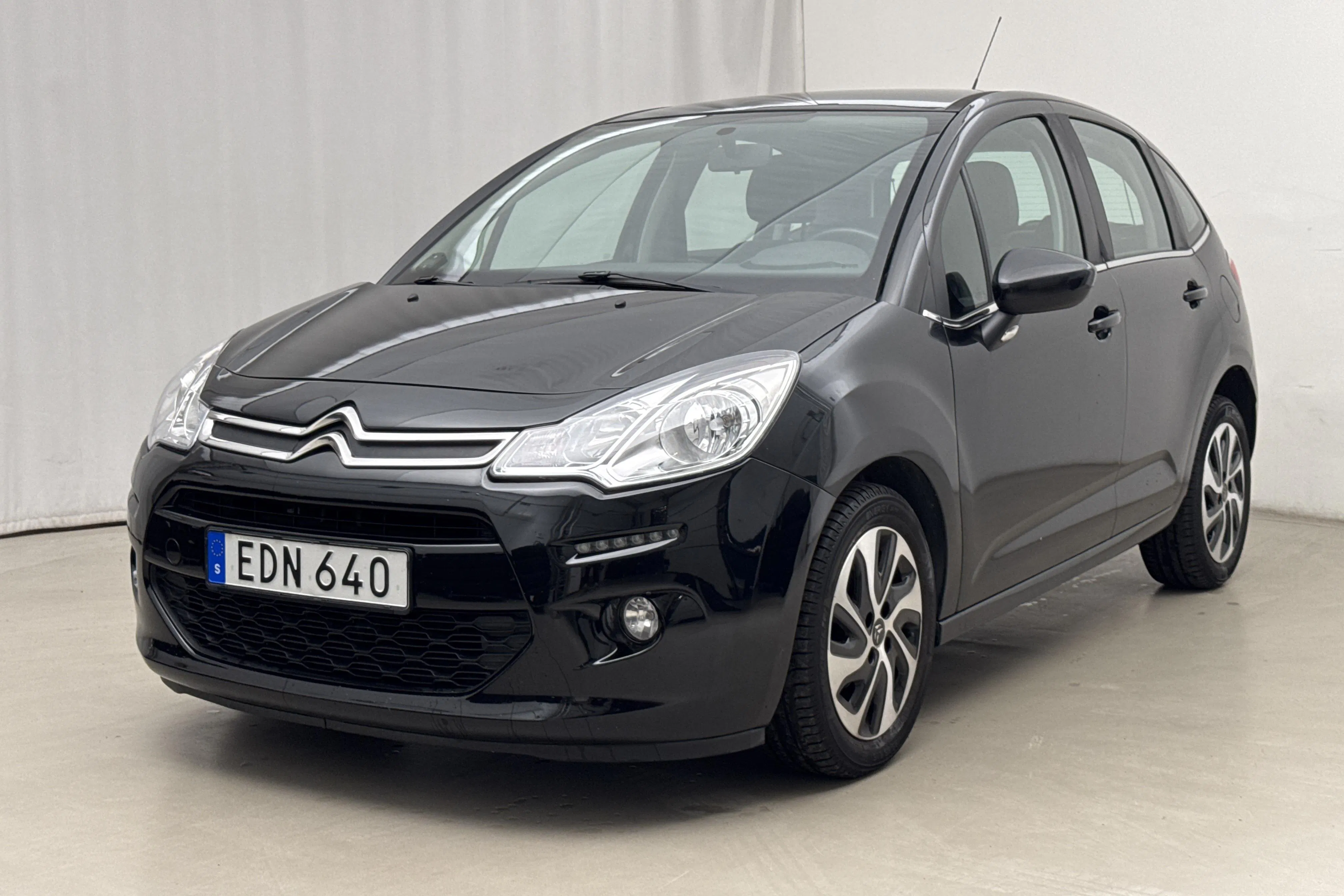 Presentation photo 1 of 15: Citroën C3 1.2 VTi (82hk) - 118 400 km - Manual - black - 2017