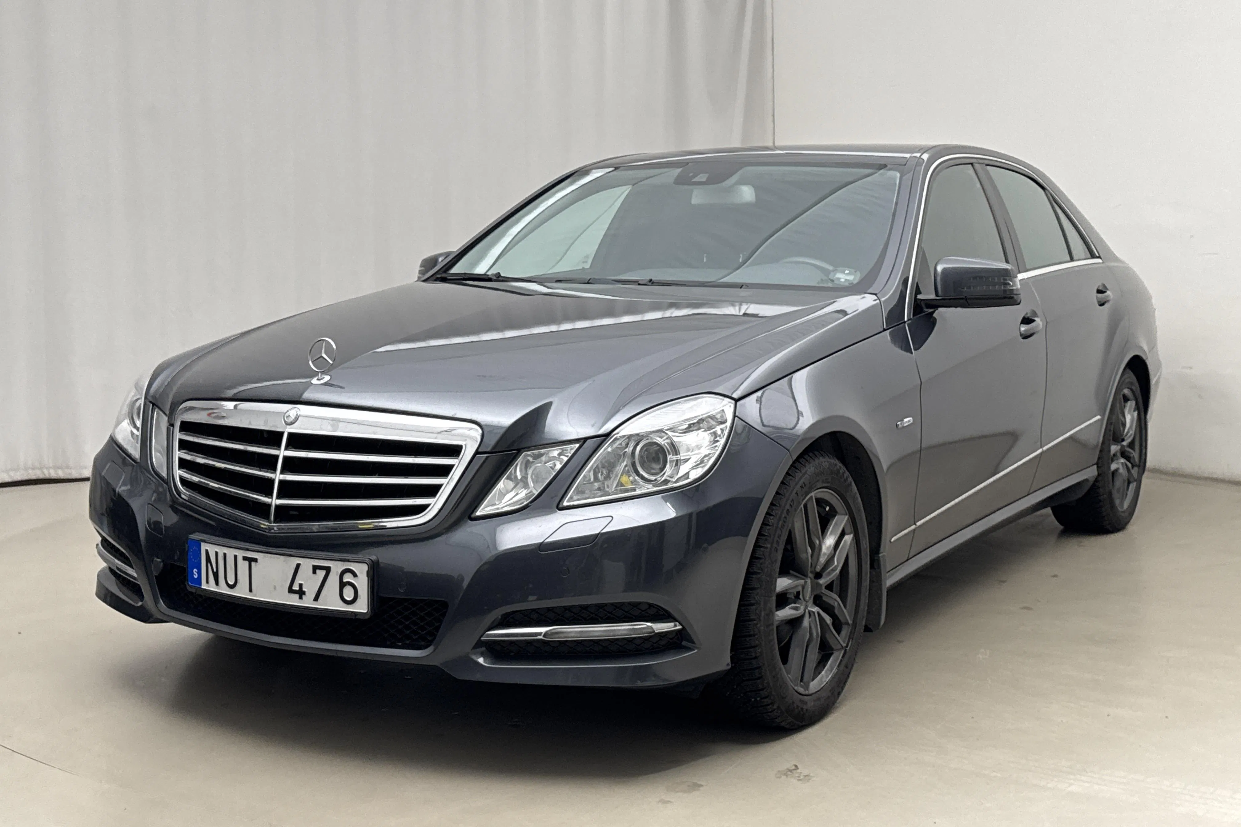 Presentationsfoto 1 av 15: Mercedes E 220 CDI W212 (170hk) - 11 081 mil - Automat - Mörkgrå - 2012