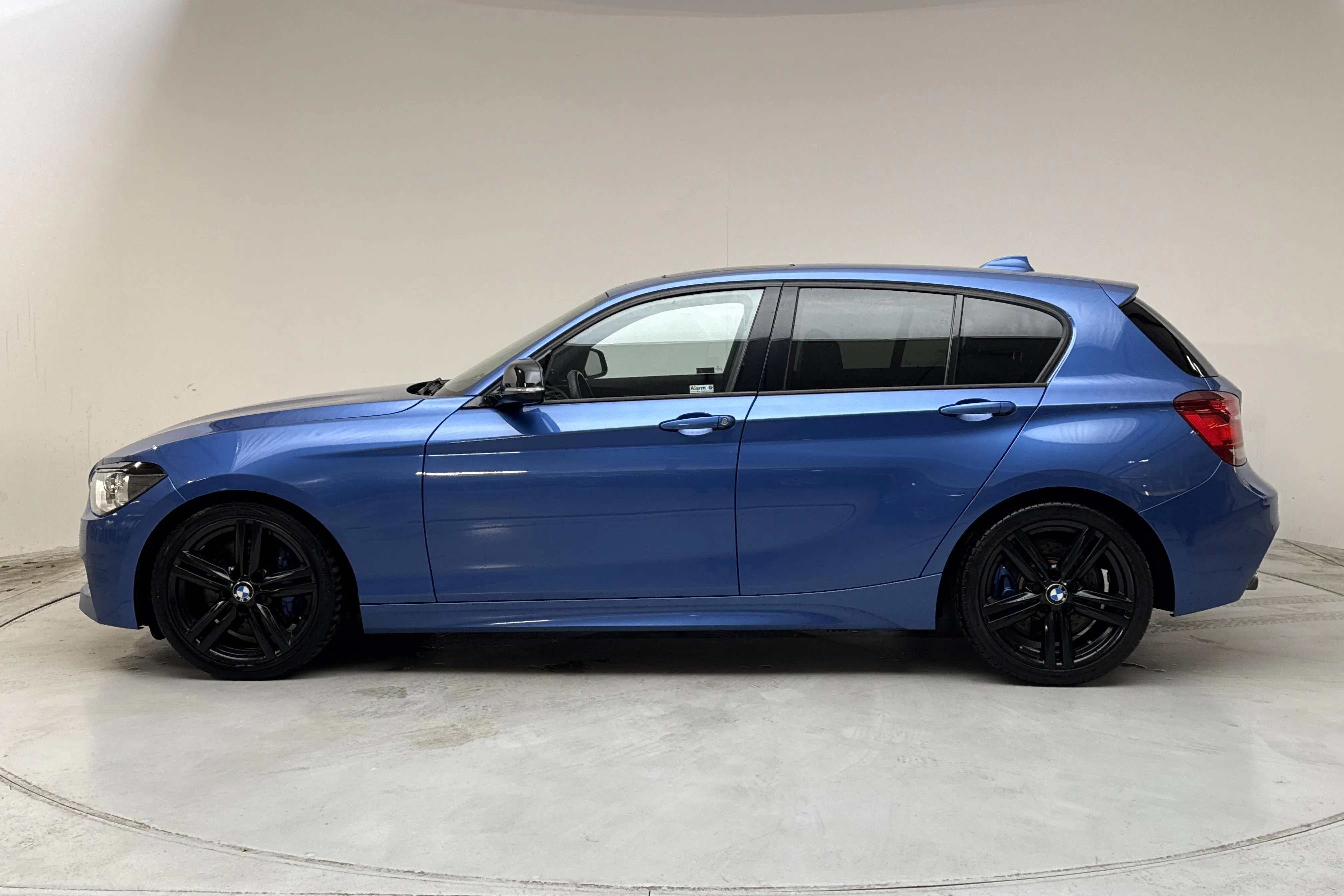Presentationsfoto 2 av 18: BMW 120d 5dr, F20 (184hk) - 22 221 mil - Automat - blå - 2012