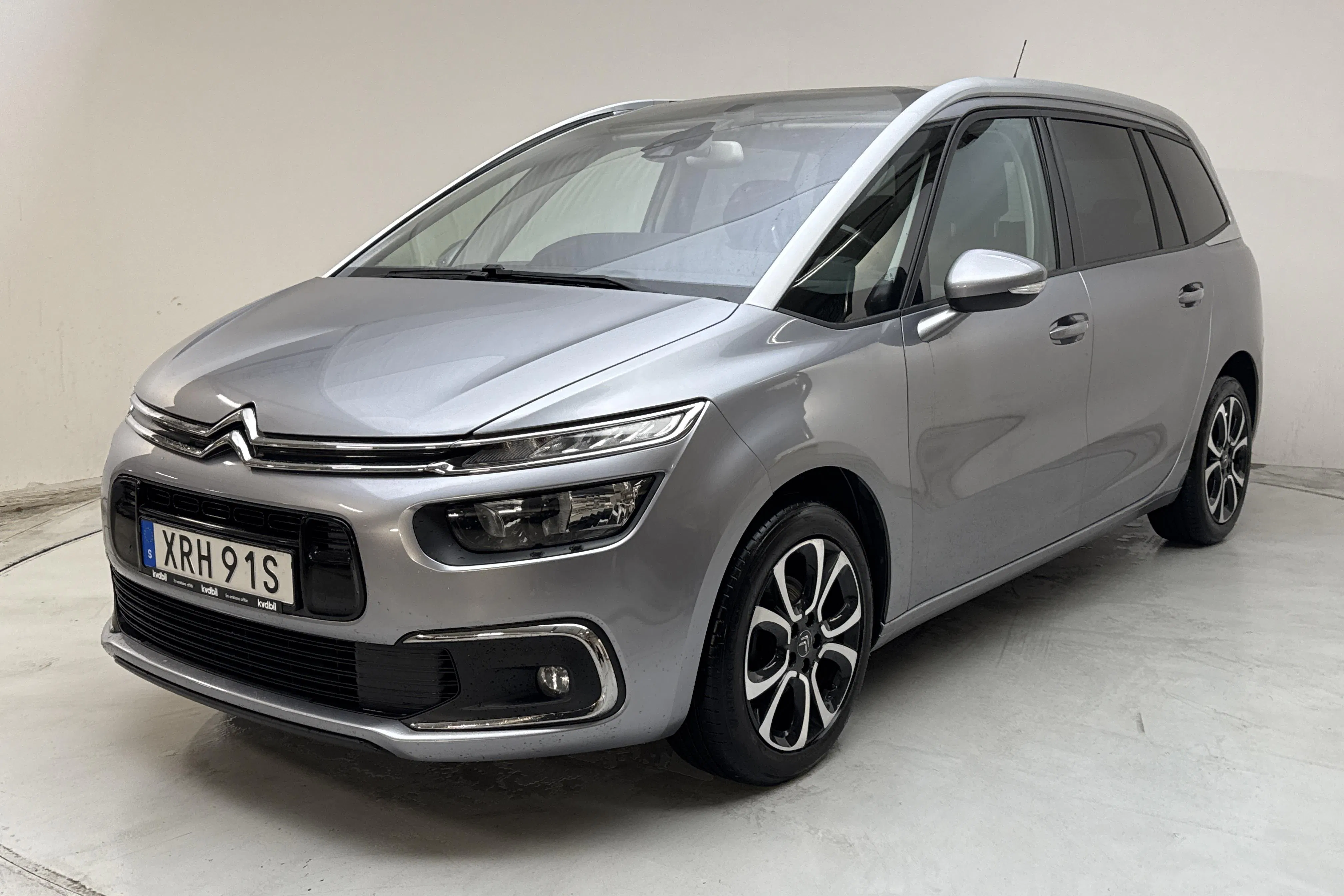 Presentation photo 1 of 16: Citroën C4 Grand Spacetourer Puretech (130hk) - 66 690 km - Automatic - gray - 2020