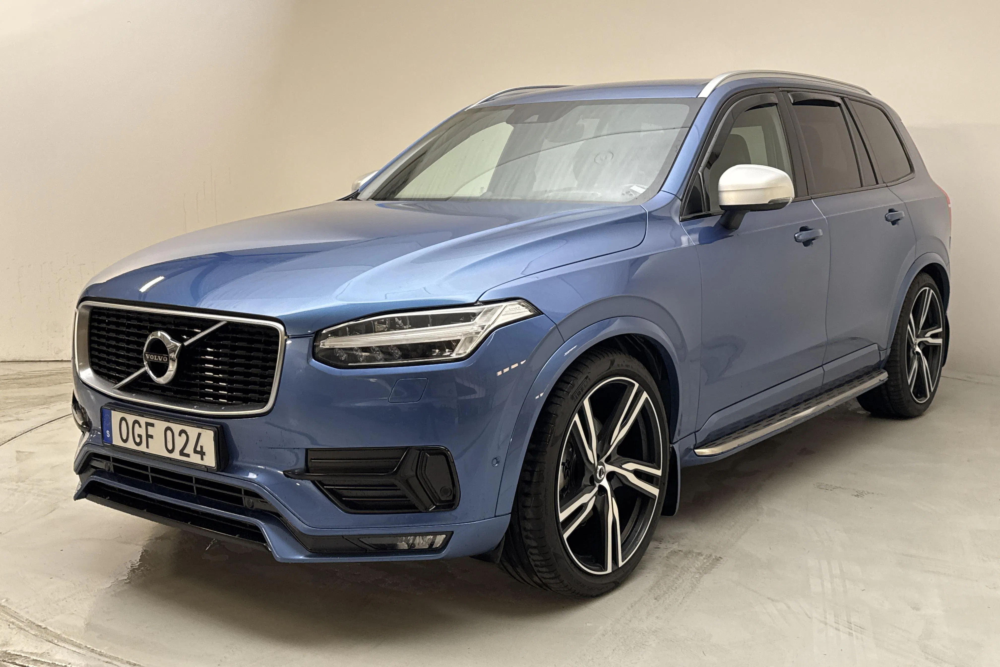 Presentationsfoto 1 av 17: Volvo XC90 D5 AWD (235hk) - 28 083 mil - Automat - blå - 2017