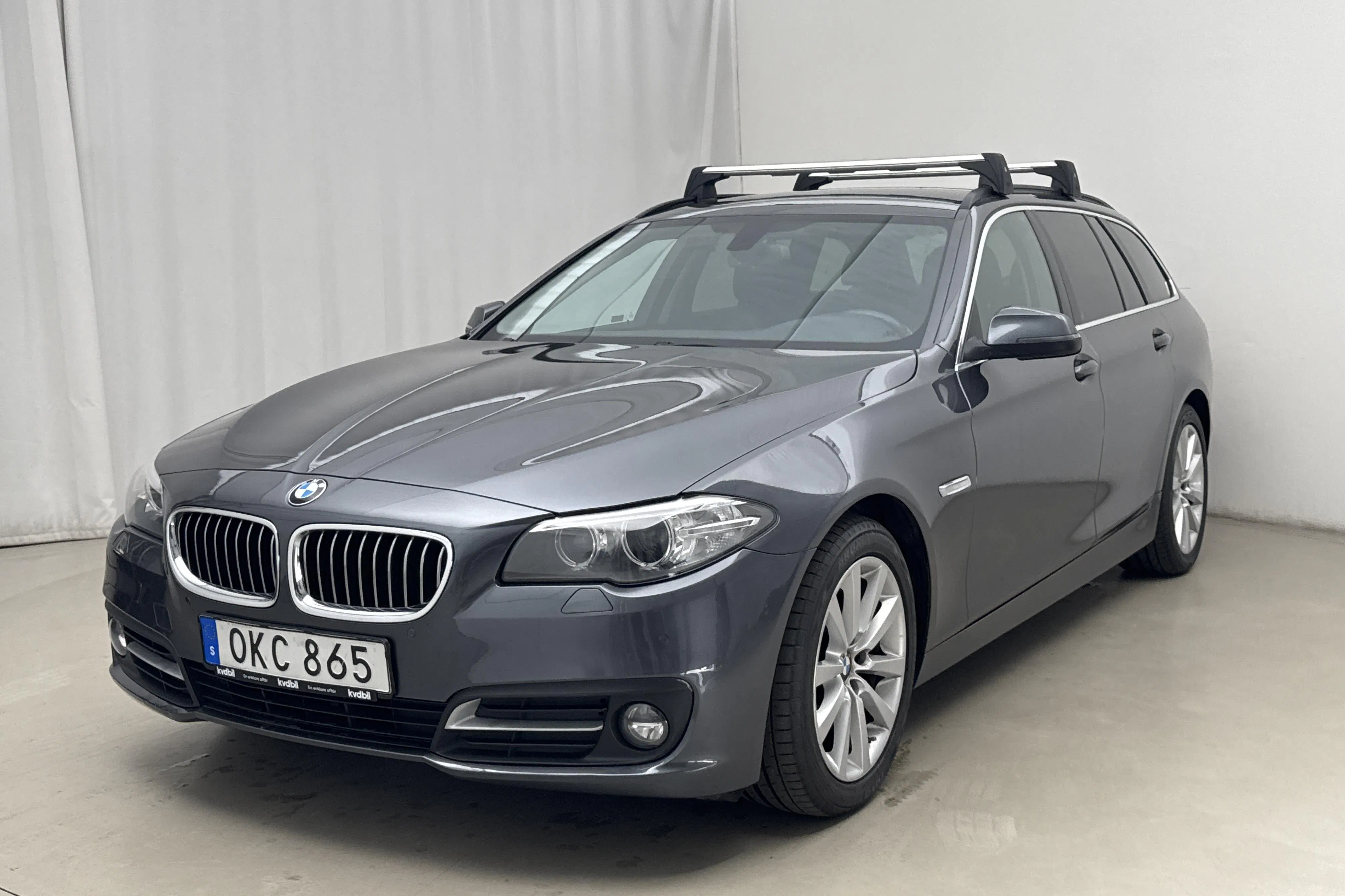 Presentationsfoto 1 av 14: BMW 520d xDrive Touring, F11 (190hk) - 15 181 mil - Automat - grå - 2017