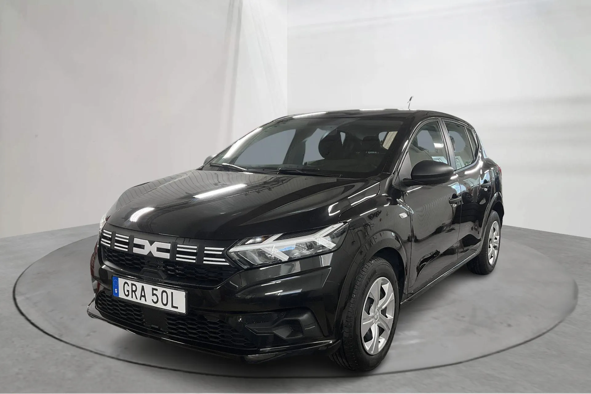 Presentation photo 1 of 13: Dacia Sandero 1.0 TCe (90hk) - 15 860 km - Manual - black - 2024