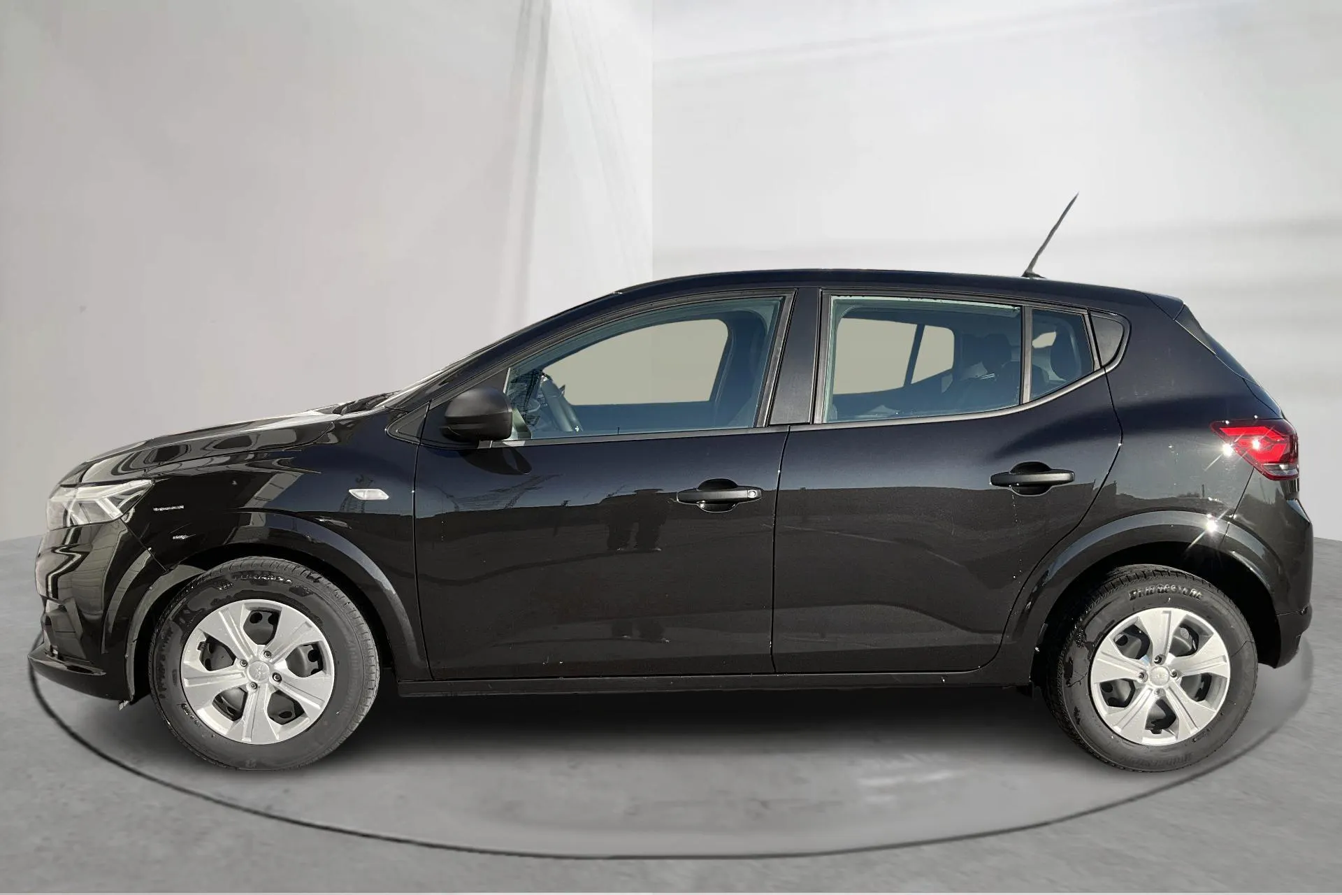 Presentation photo 2 of 13: Dacia Sandero 1.0 TCe (90hk) - 15 860 km - Manual - black - 2024