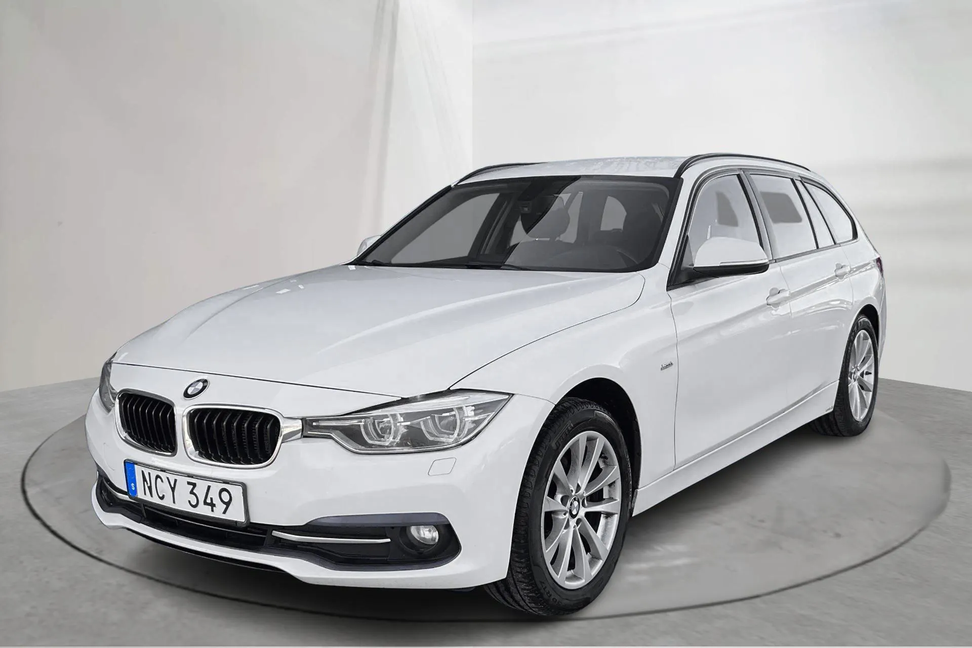Presentation photo 1 of 14: BMW 320d xDrive Touring, F31 (190hk) - 252 930 km - Automatic - white - 2016