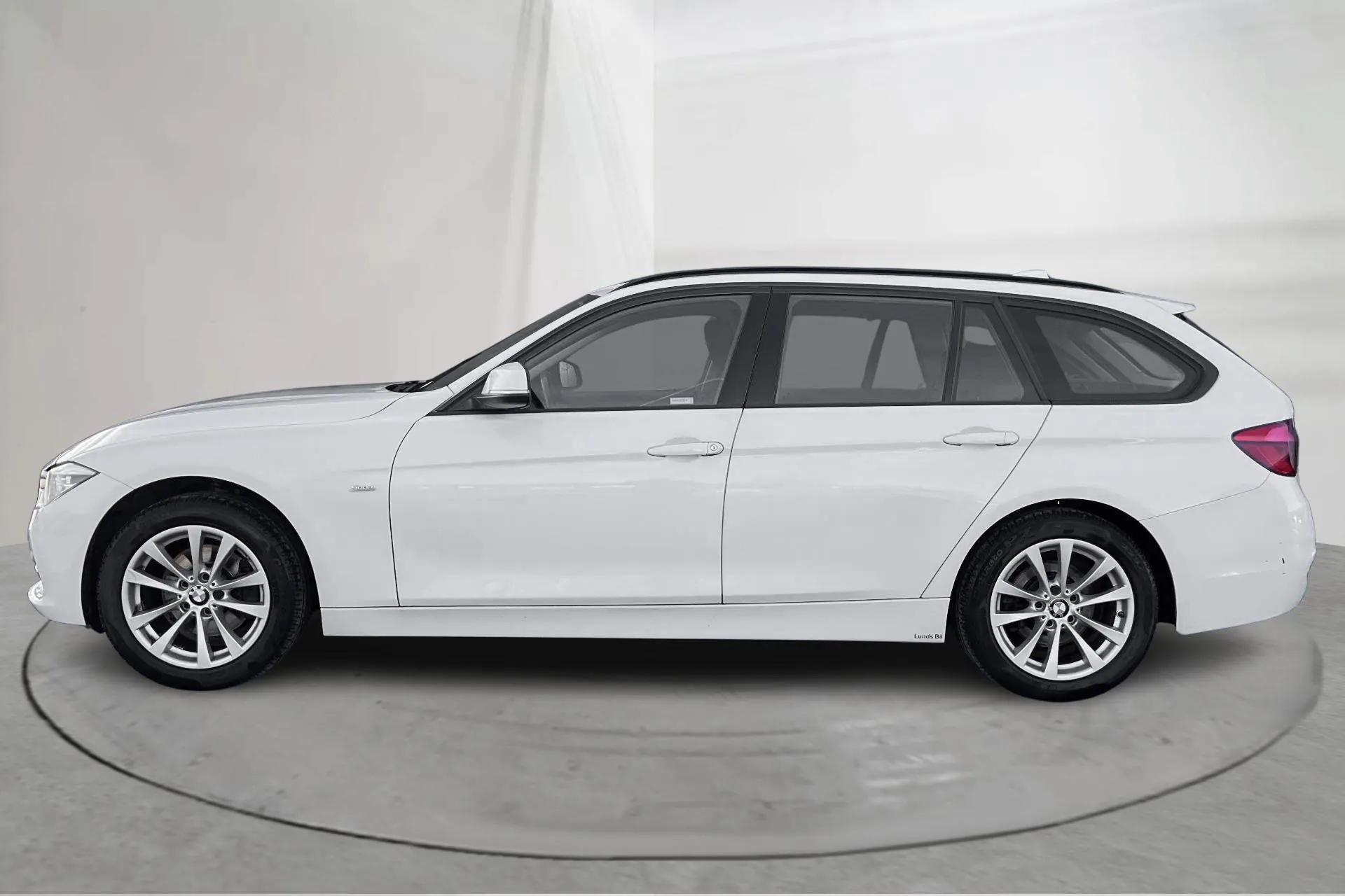 Presentation photo 2 of 14: BMW 320d xDrive Touring, F31 (190hk) - 252 930 km - Automatic - white - 2016