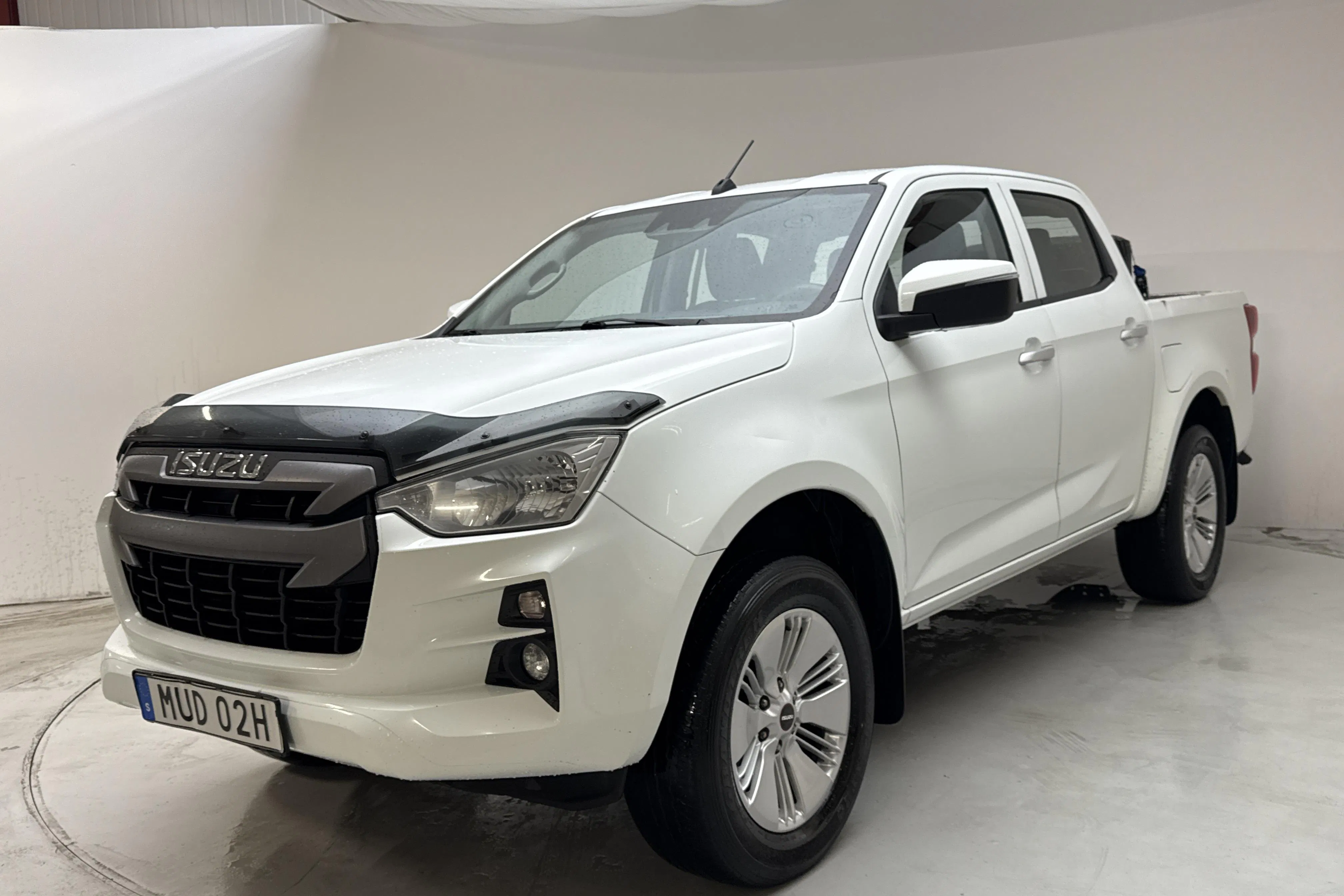 Presentationsfoto 1 av 12: Isuzu D-MAX 1.9 DDI 4WD (164hk) - 27 466 mil - Manuell - vit - 2021