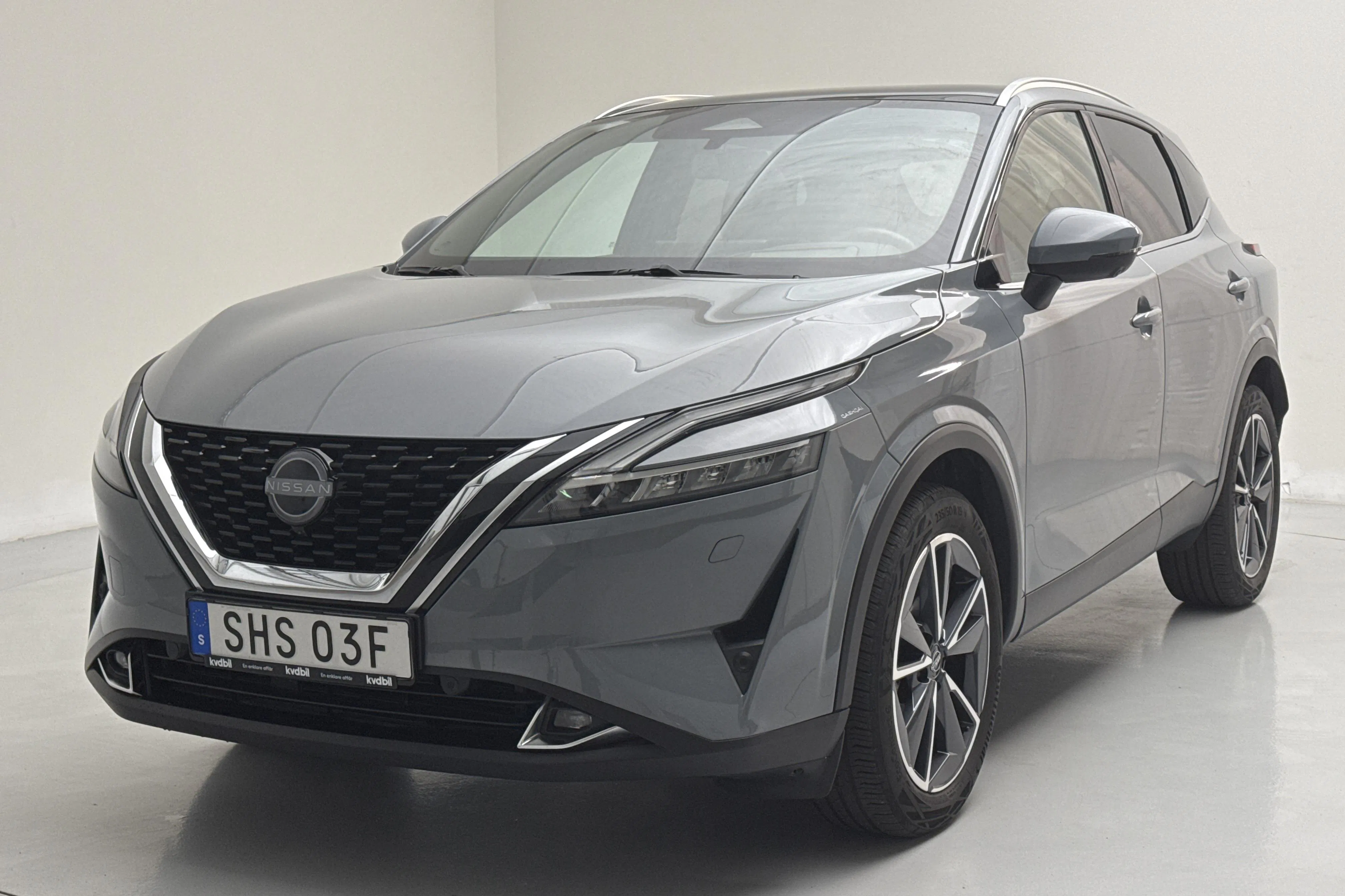 Presentation photo 1 of 15: Nissan Qashqai 1.3 MHEV (158hk) - 19 020 km - Automatic - light grey - 2023