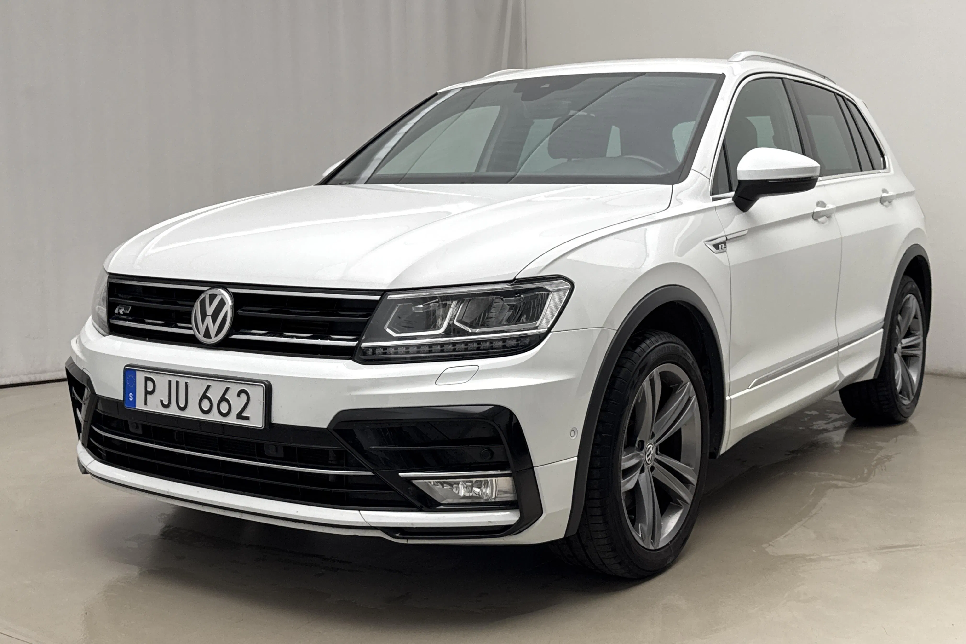 Presentation photo 1 of 21: VW Tiguan 2.0 TSI 4MOTION (180hk) - 144 010 km - Automatic - white - 2017