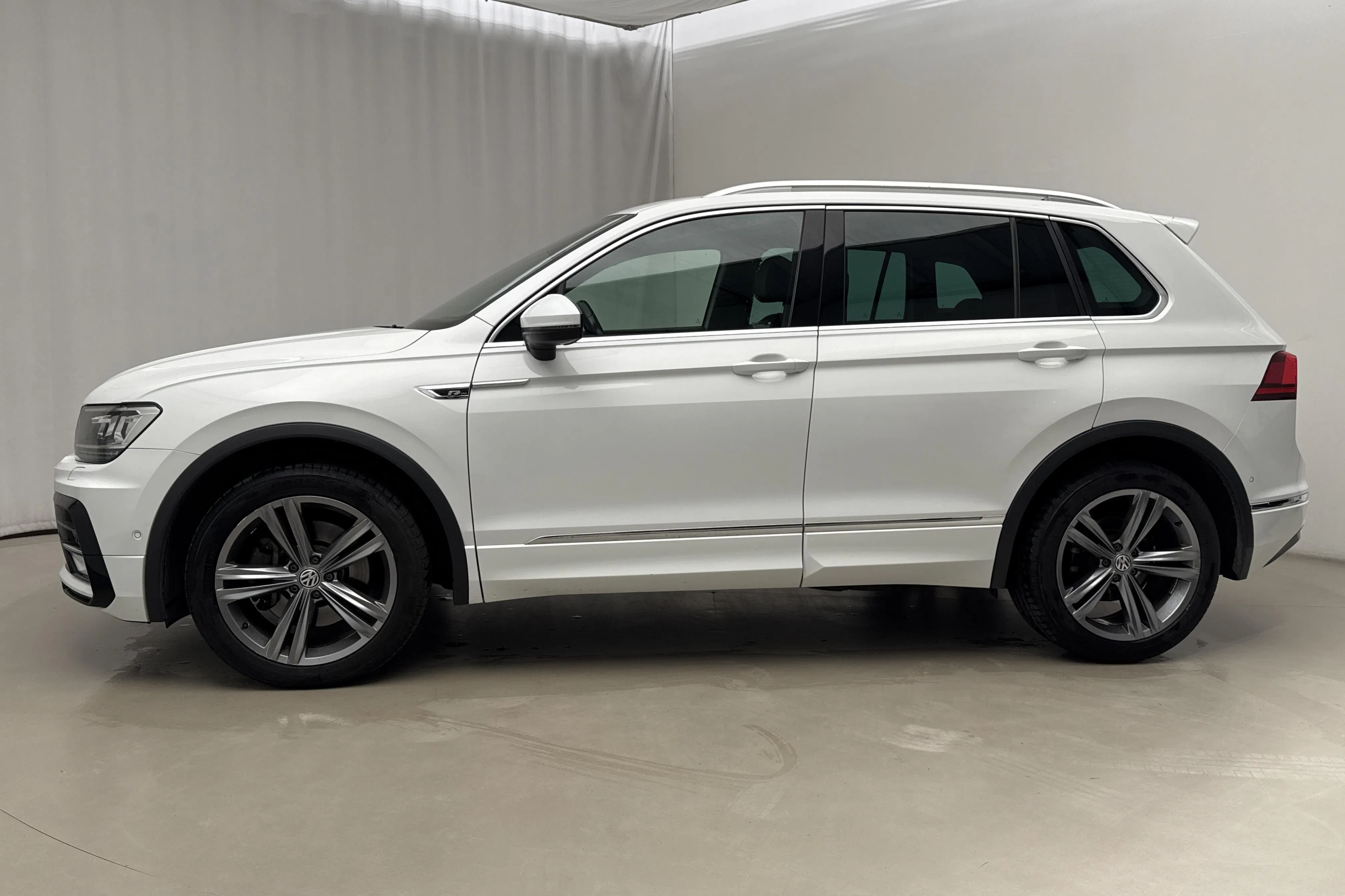Presentation photo 2 of 21: VW Tiguan 2.0 TSI 4MOTION (180hk) - 144 010 km - Automatic - white - 2017