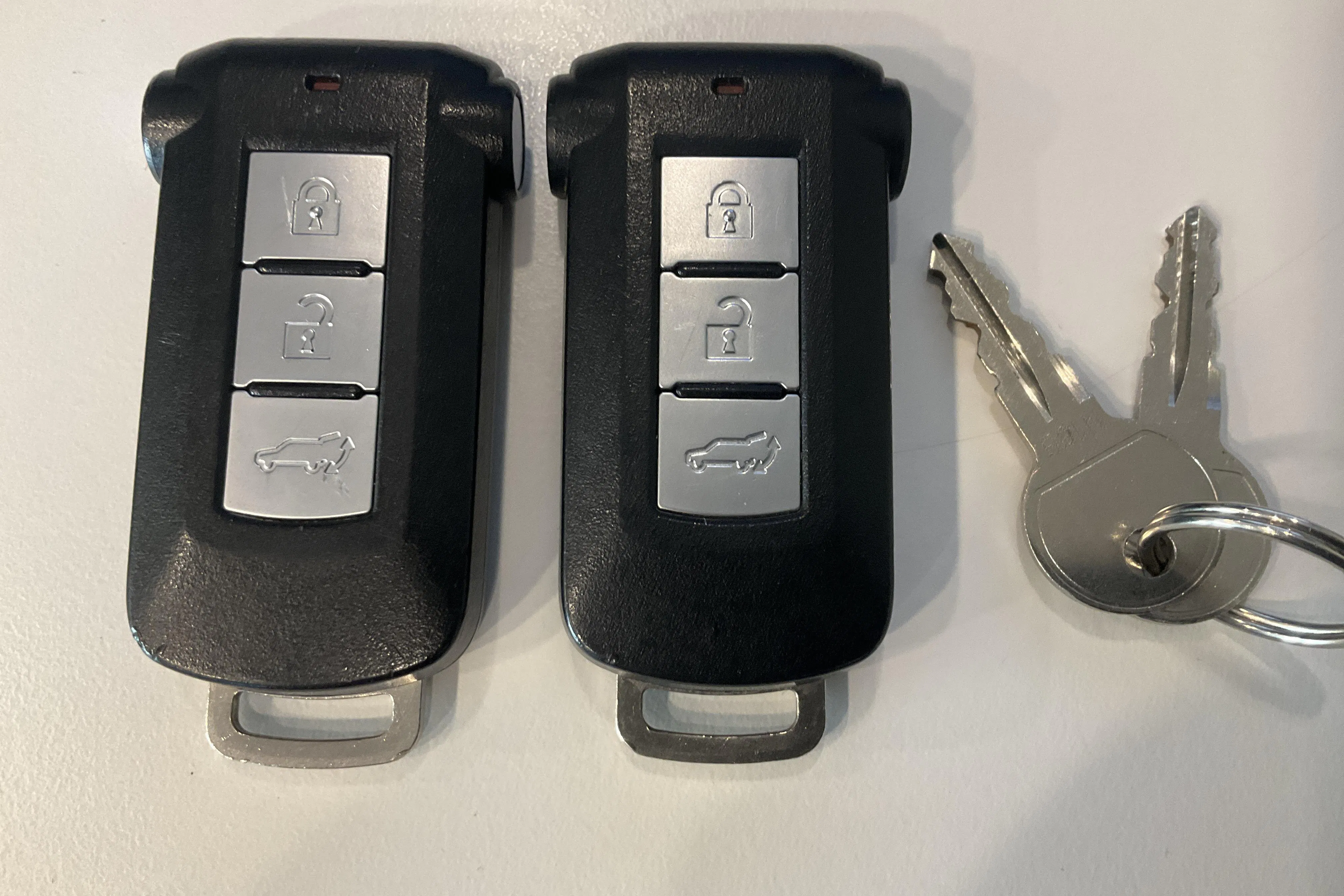 Presentationsfoto 20 av 20: Mitsubishi Outlander 2.0 Plug-in Hybrid 4WD (203hk) - 15 722 mil - Automat - silver - 2018