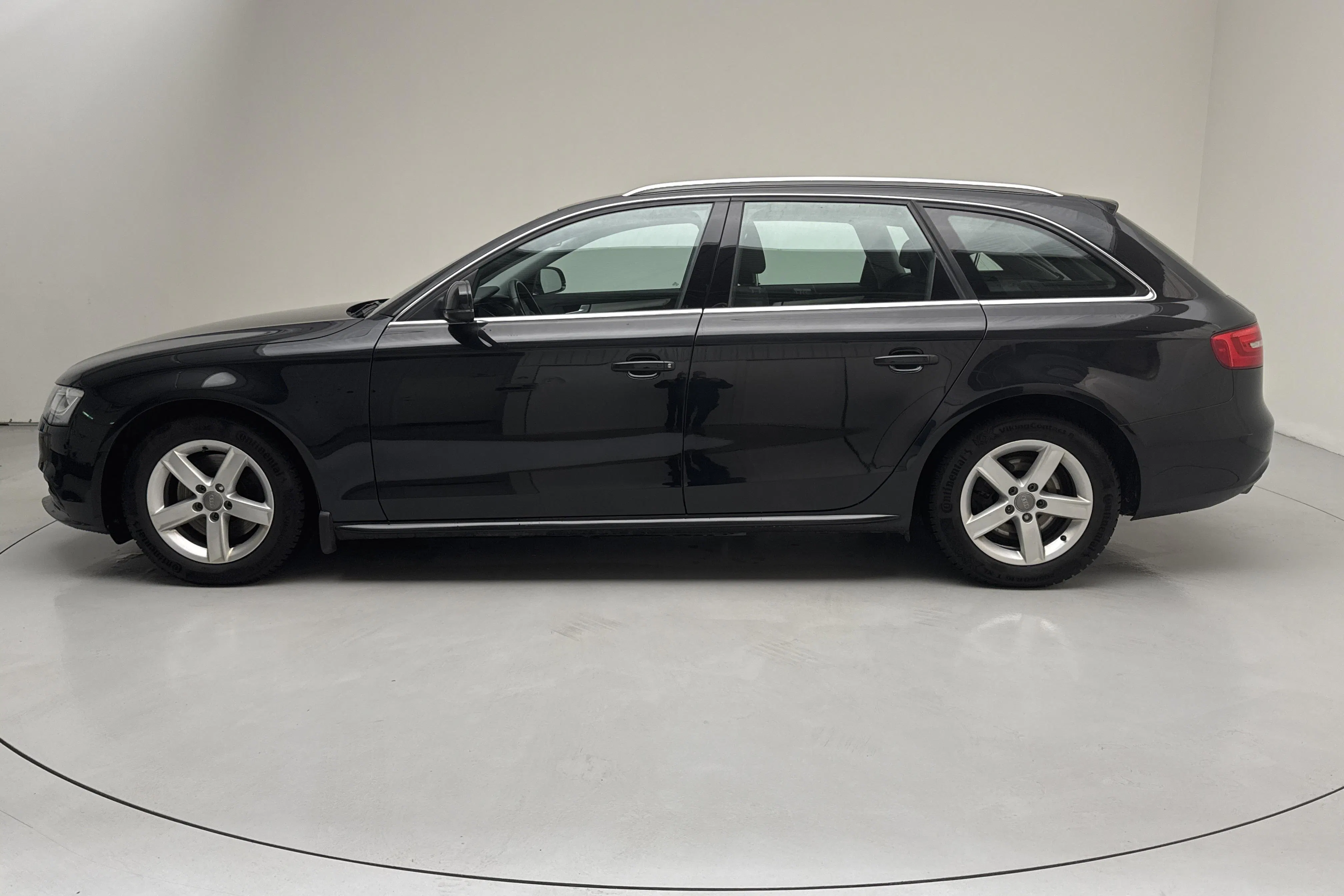 Presentationsfoto 2 av 12: Audi A4 2.0 TDI clean diesel Avant (150hk) - 16 499 mil - Manuell - svart - 2014