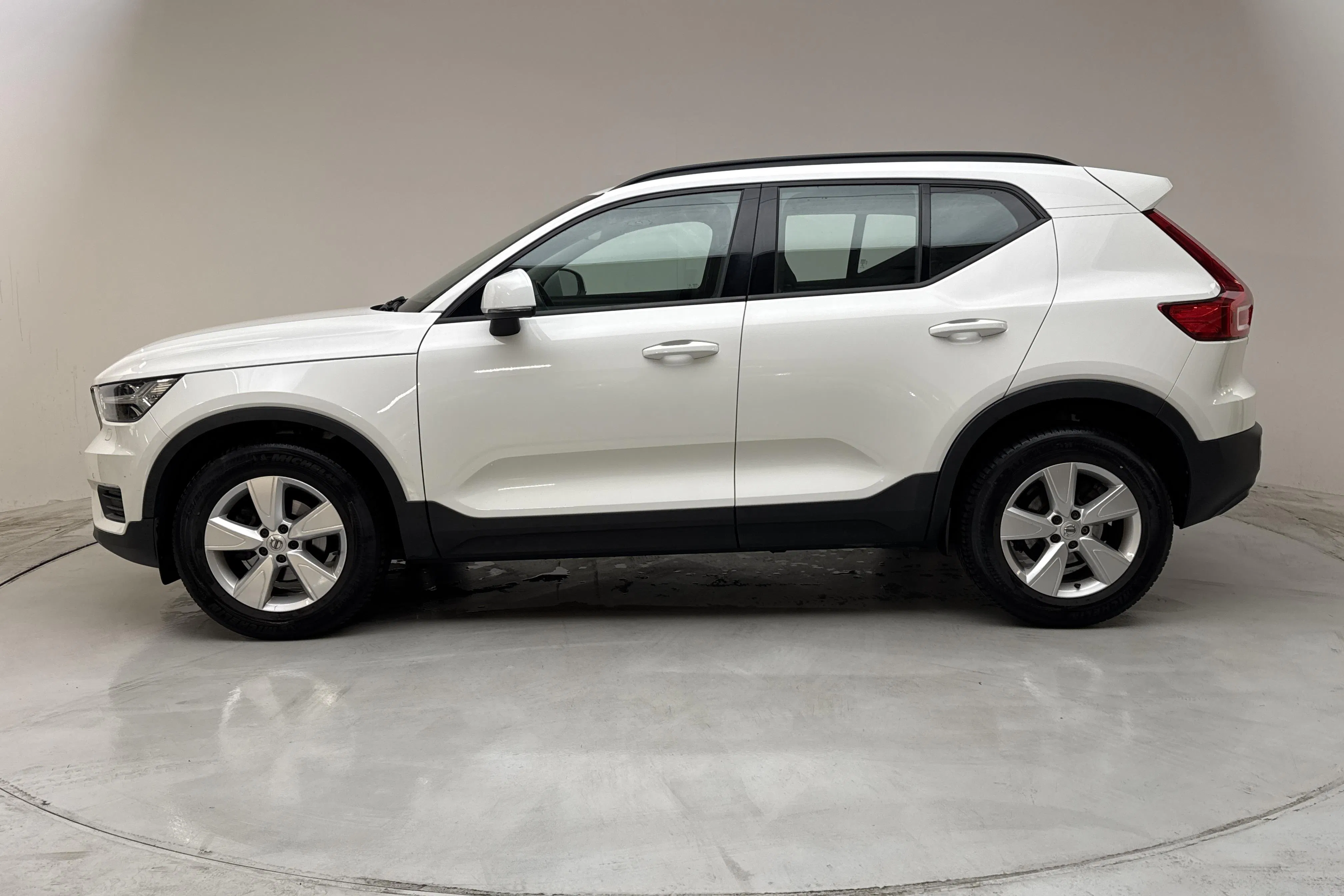 Presentation photo 2 of 13: Volvo XC40 D3 2WD (150hk) - 82 430 km - Automatic - white - 2020