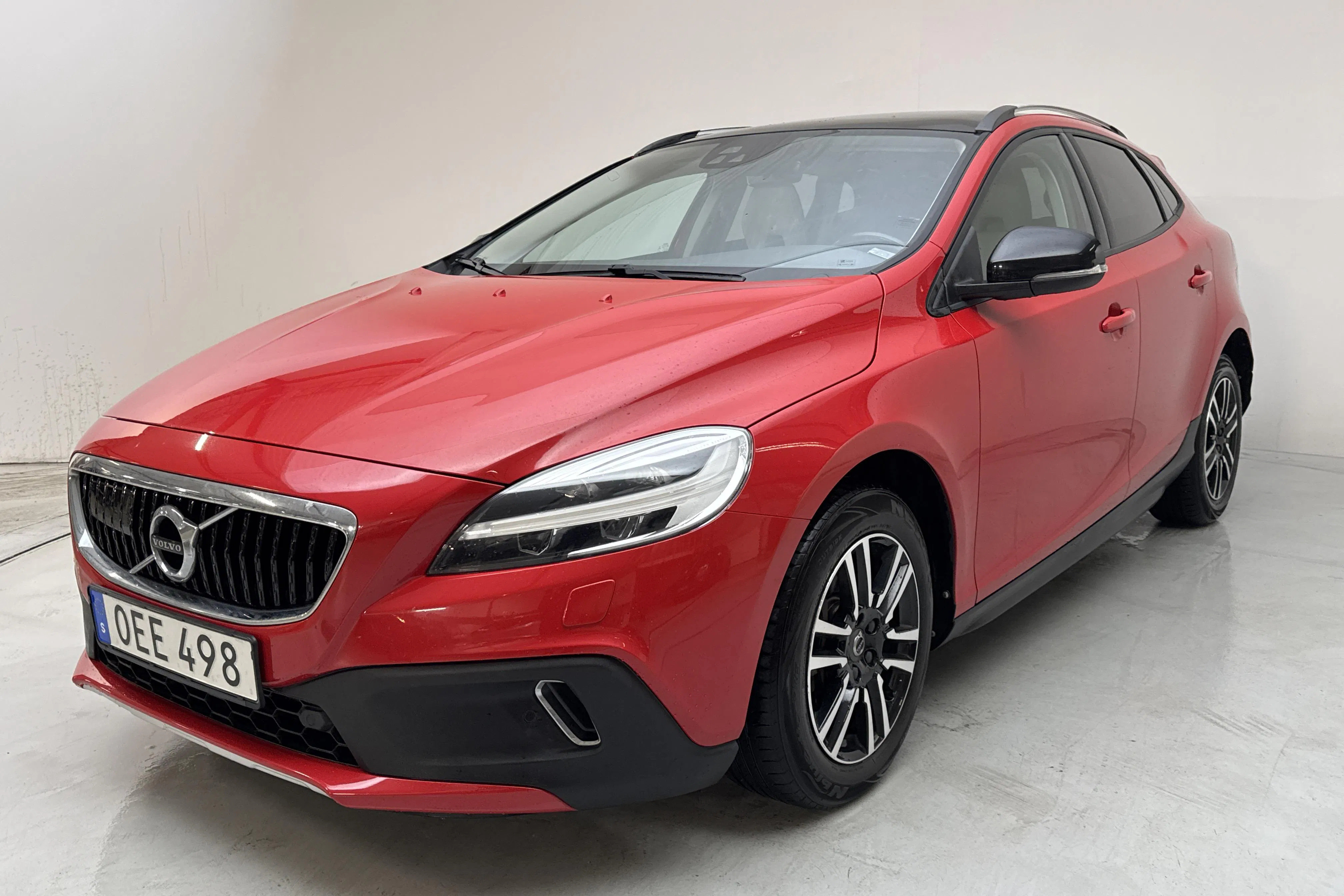 Presentationsfoto 1 av 15: Volvo V40 Cross Country D3 (150hk) - 14 787 mil - Manuell - röd - 2017