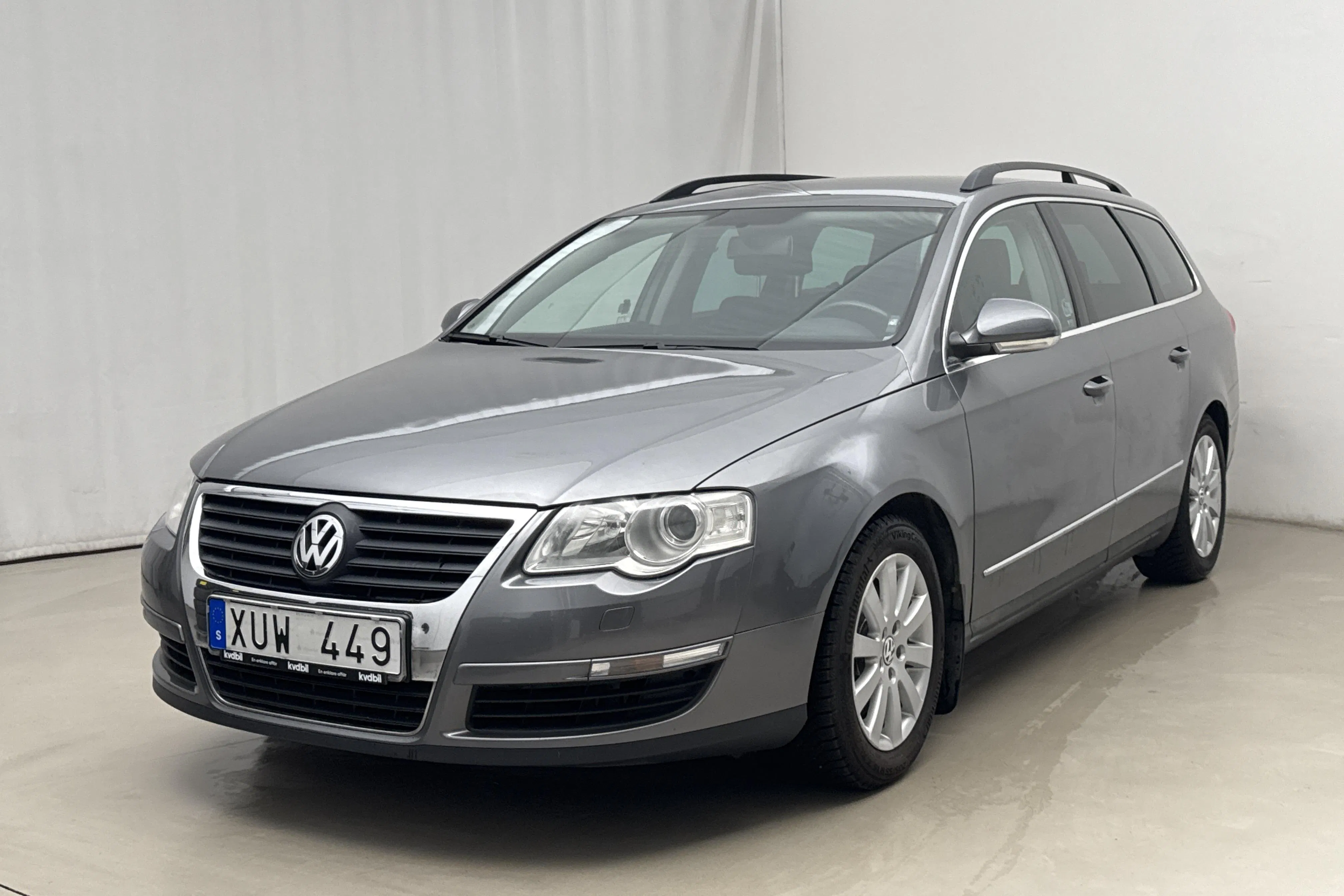 Presentation photo 1 of 13: VW Passat 2.0 FSI Variant (150hk) - 123 790 km - Manual - light grey - 2006