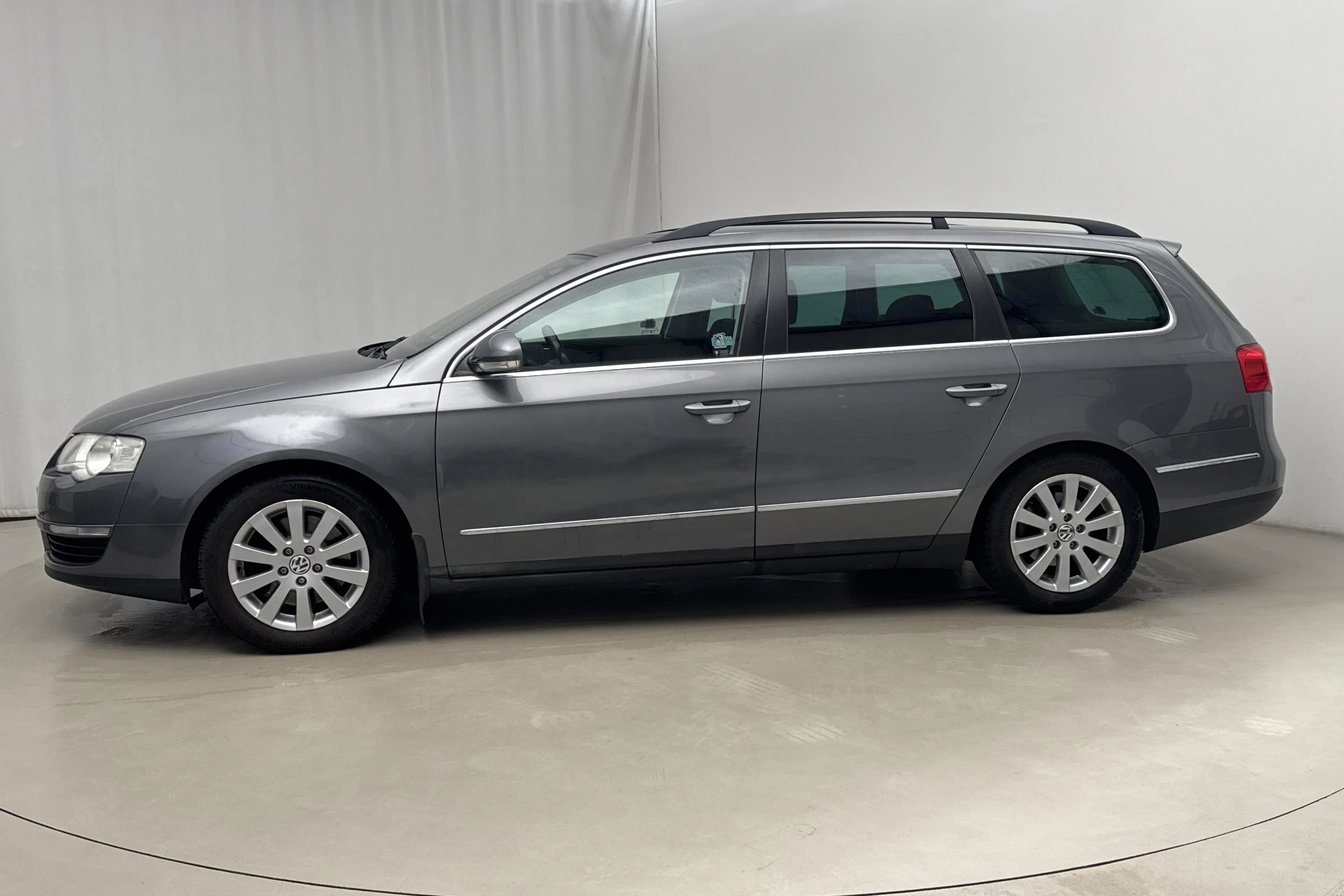 Presentation photo 2 of 13: VW Passat 2.0 FSI Variant (150hk) - 123 790 km - Manual - light grey - 2006